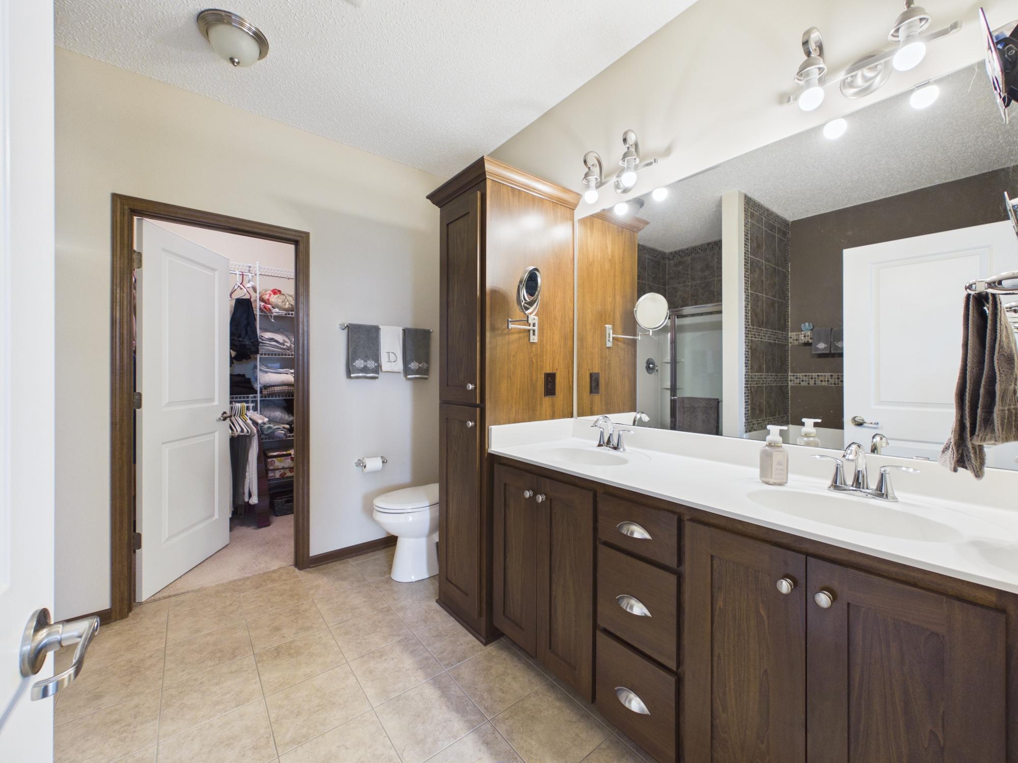 10697 Kingsfield Lane - Primary Bathroom With Walk In Closet