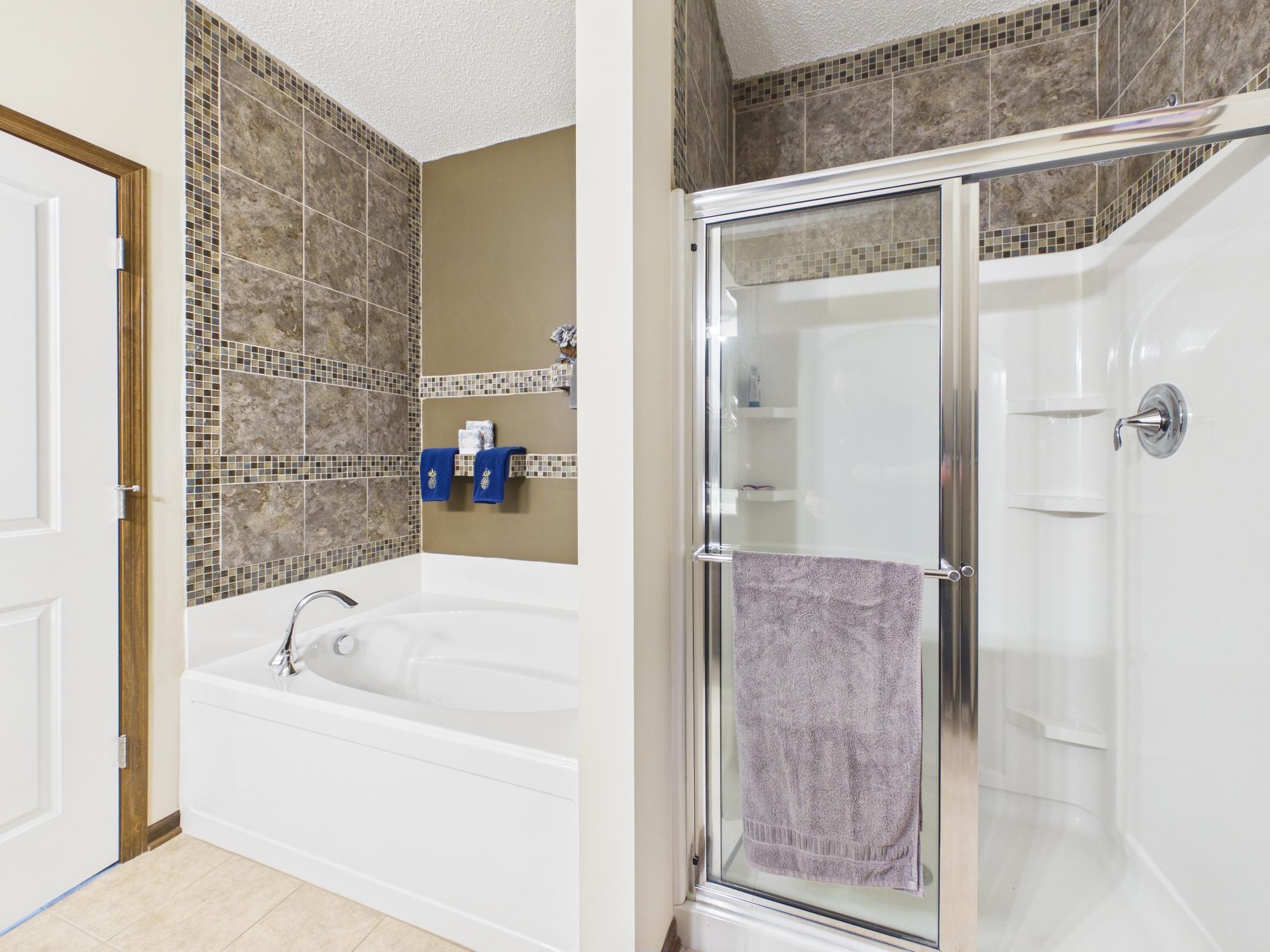 10697 Kingsfield Lane - Primary Bathroom