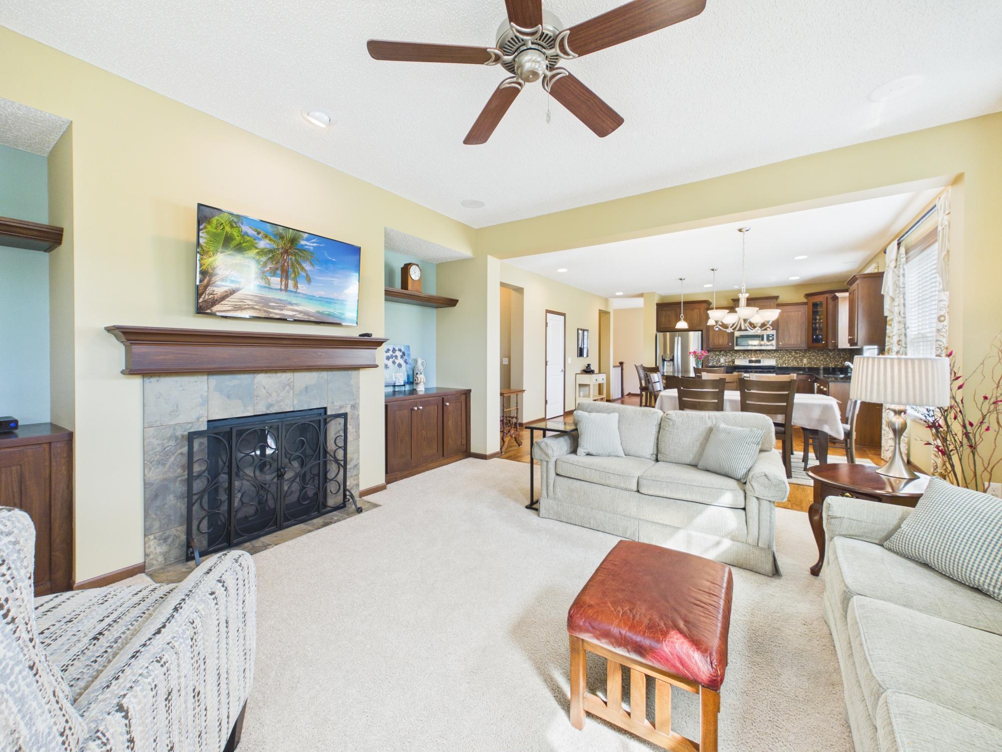 10697 Kingsfield Lane - Living room