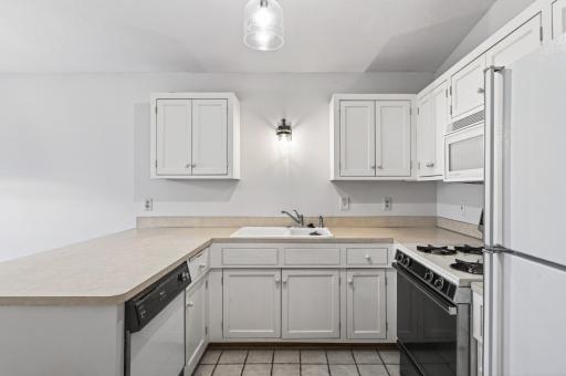 818 Sherwood Road, Saint Paul, MN 55126