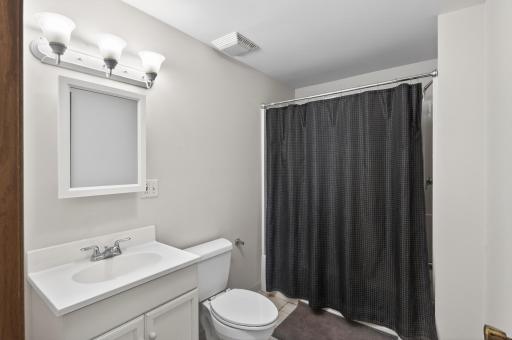 818 Sherwood Road, Saint Paul, MN 55126
