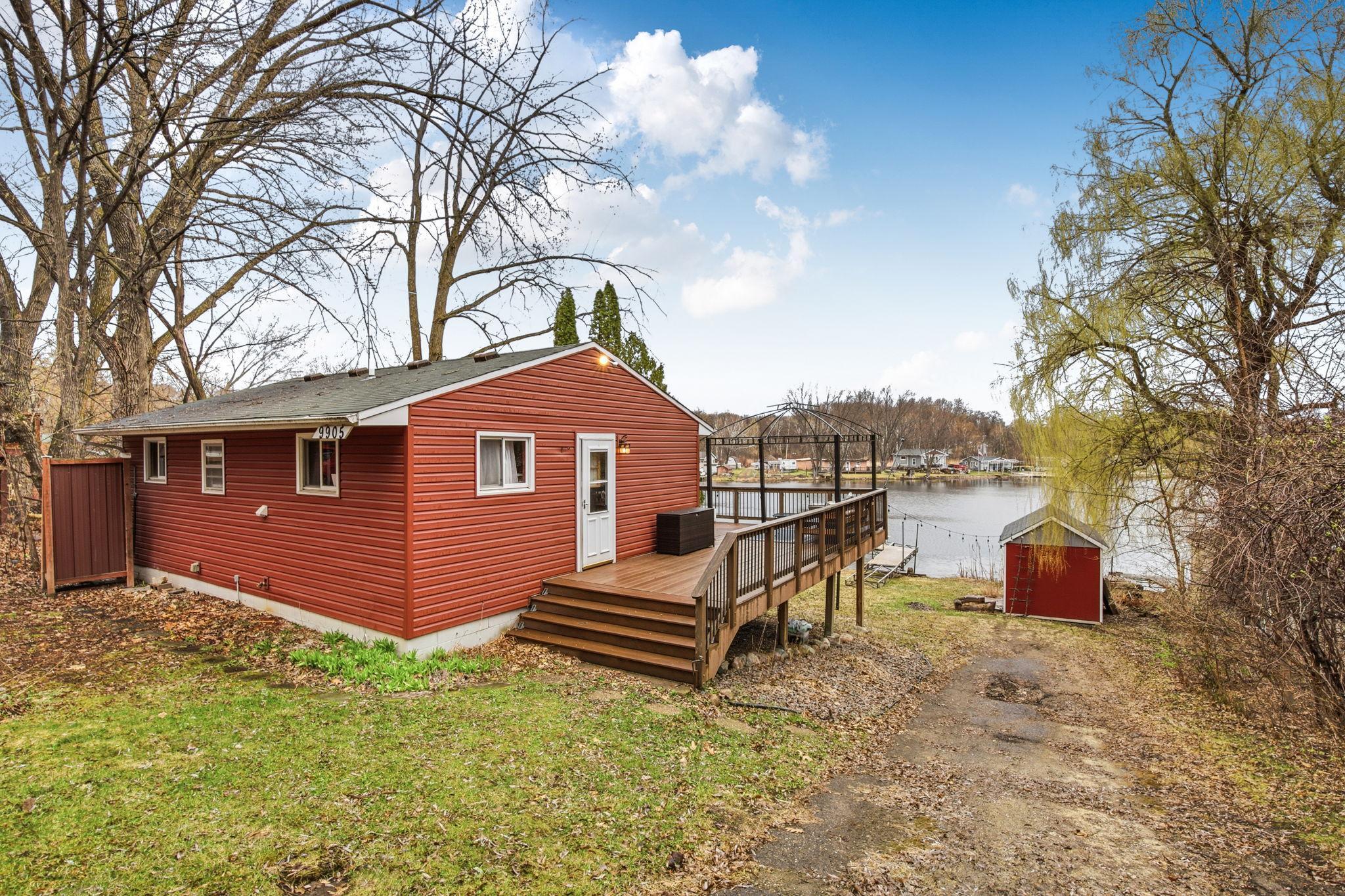 75' of lakeshore on Lake Augusta