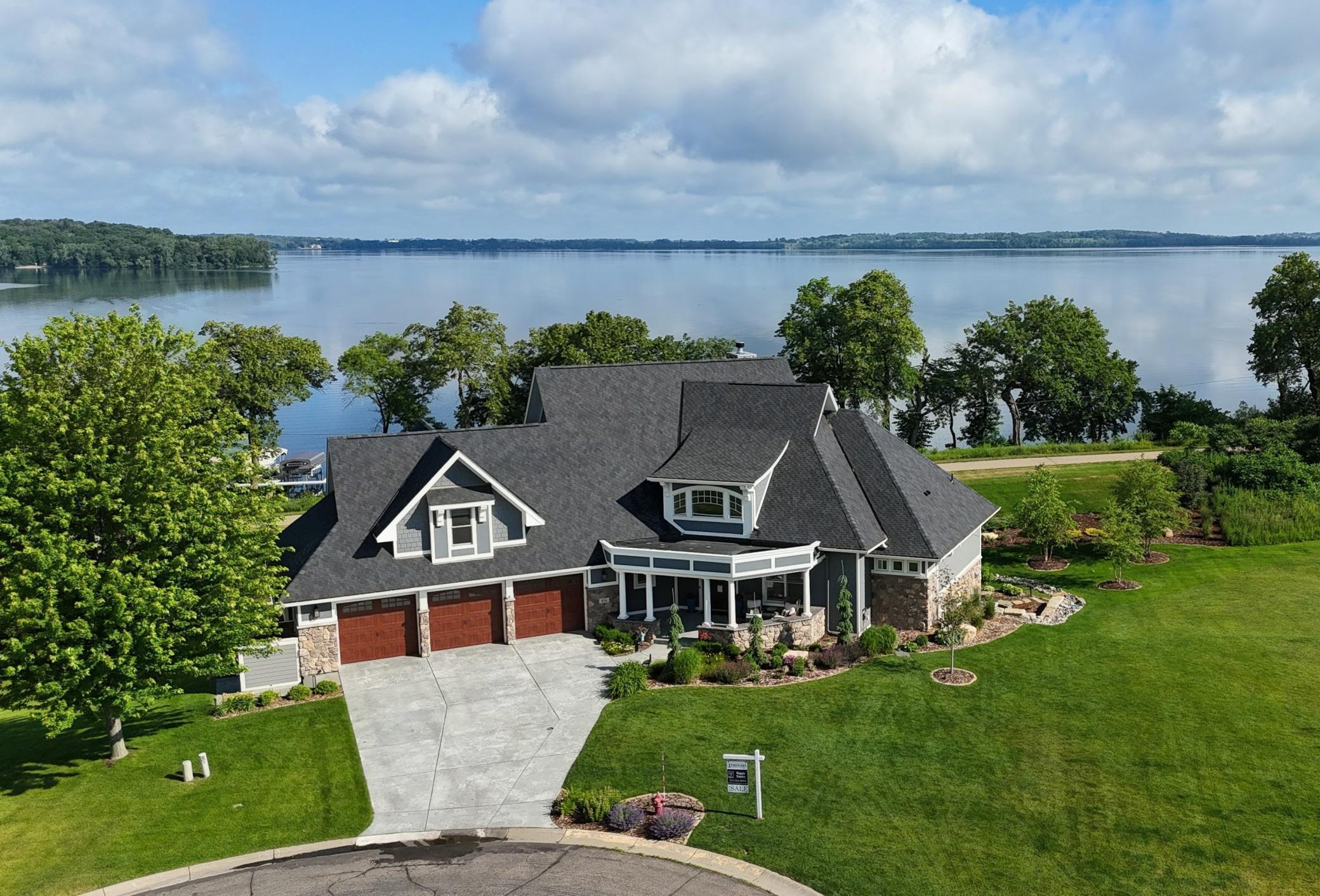 Welcome to Beach Road on Lake Waconia