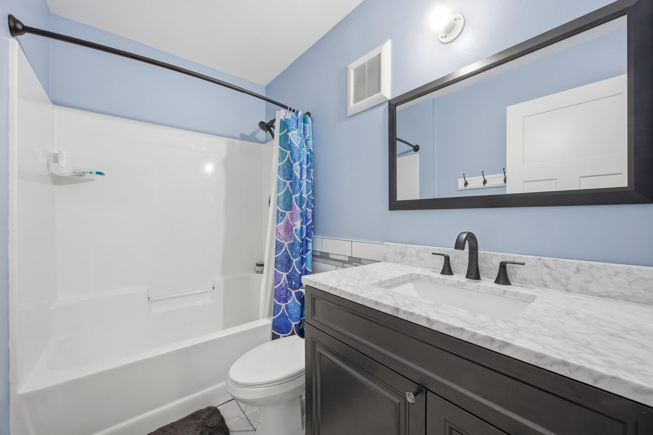 upper full bath w/ tile surround.jpg