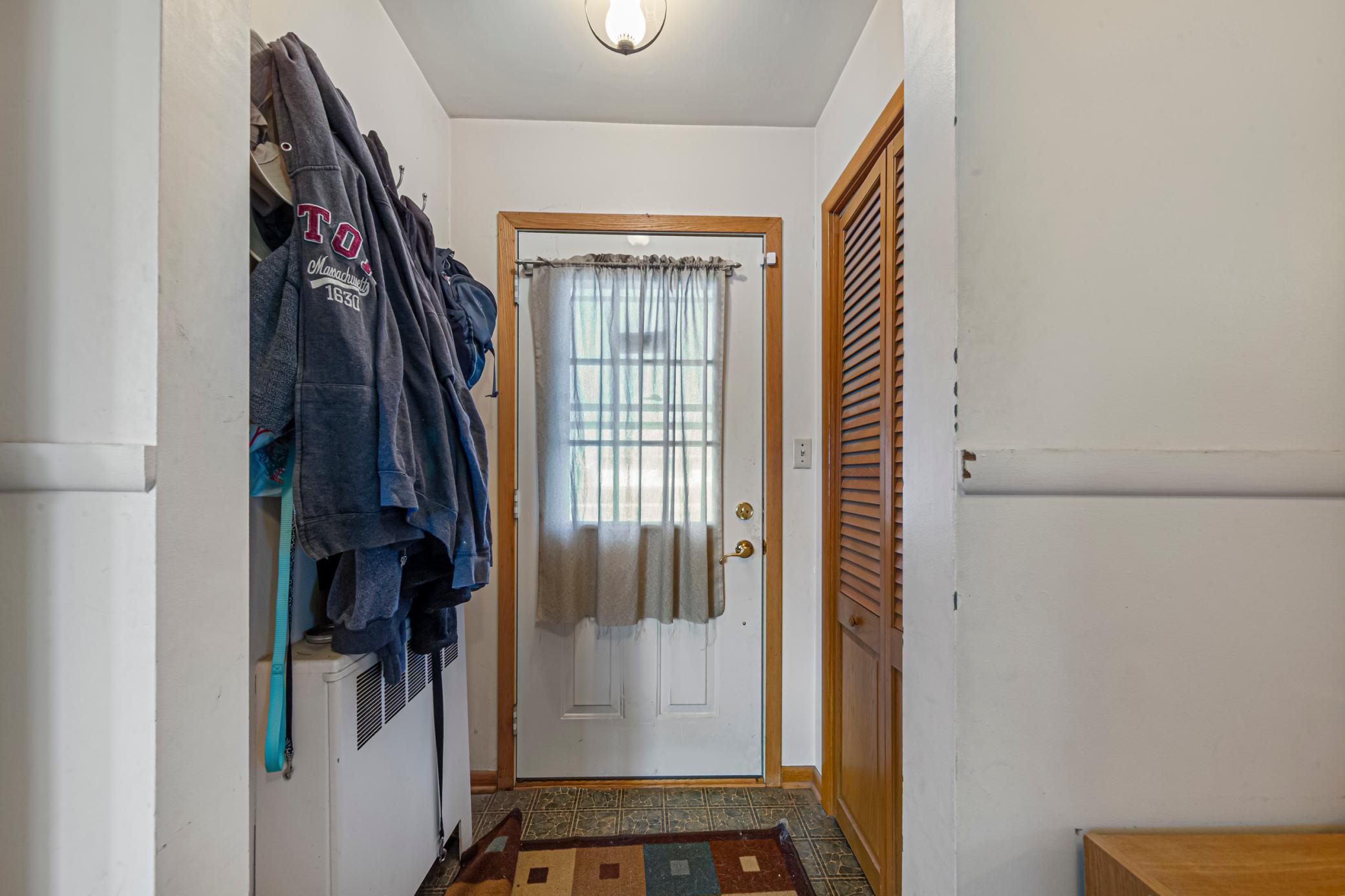 Front entry way - greeted with a coat closet
