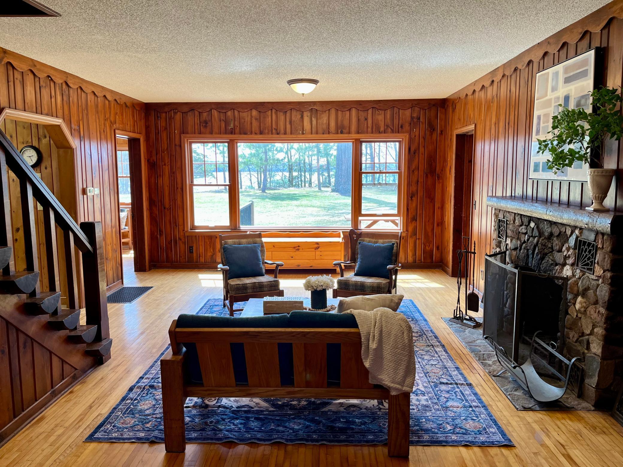 Large windows in the hearth room