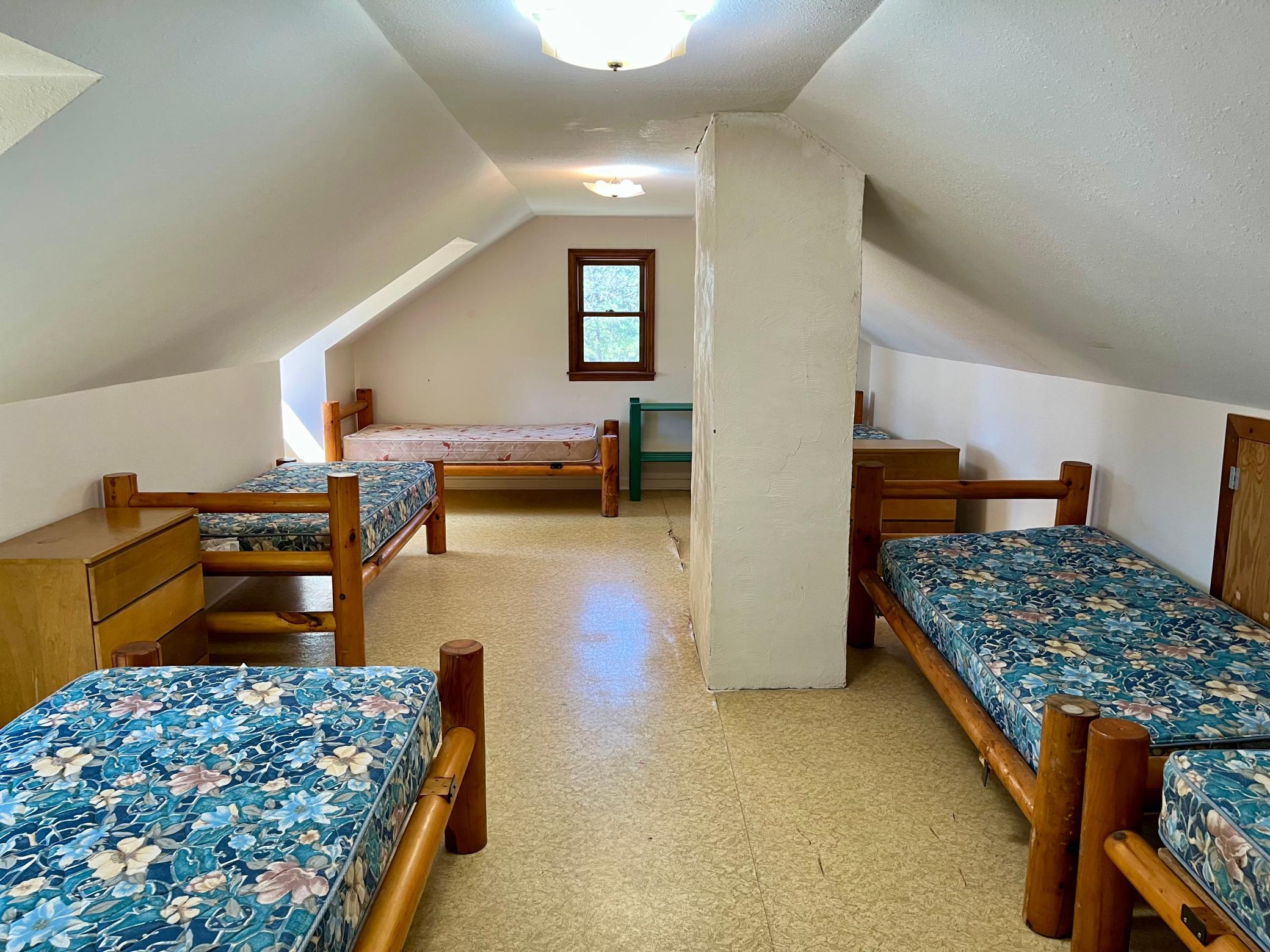 upstairs bedroom - bunk room!