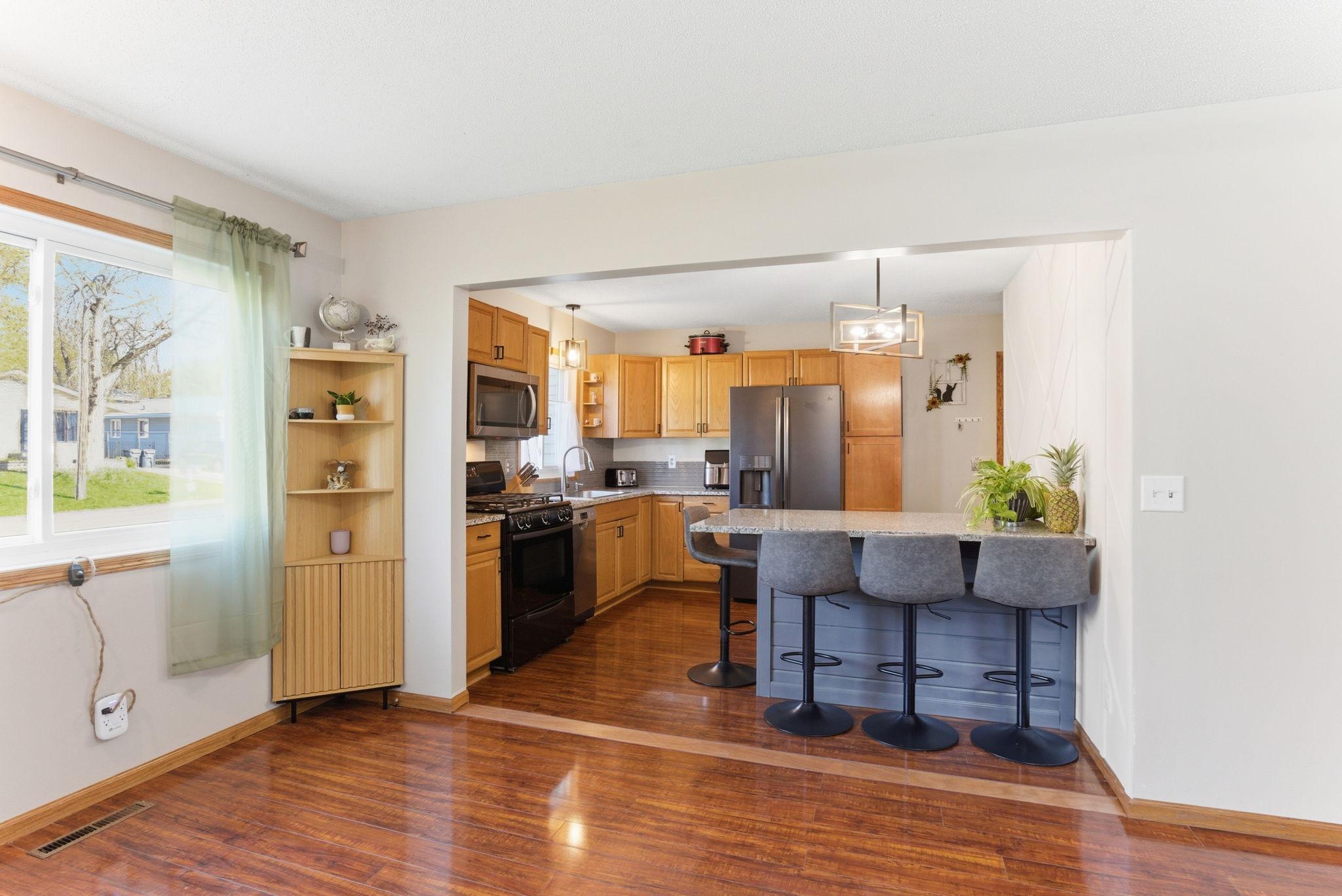 9-web-or-mls-2075-N-Ivy-St-09.jpg