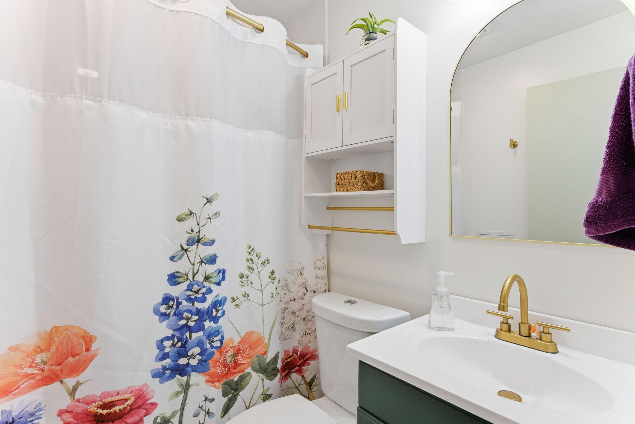 Main floor full bath
