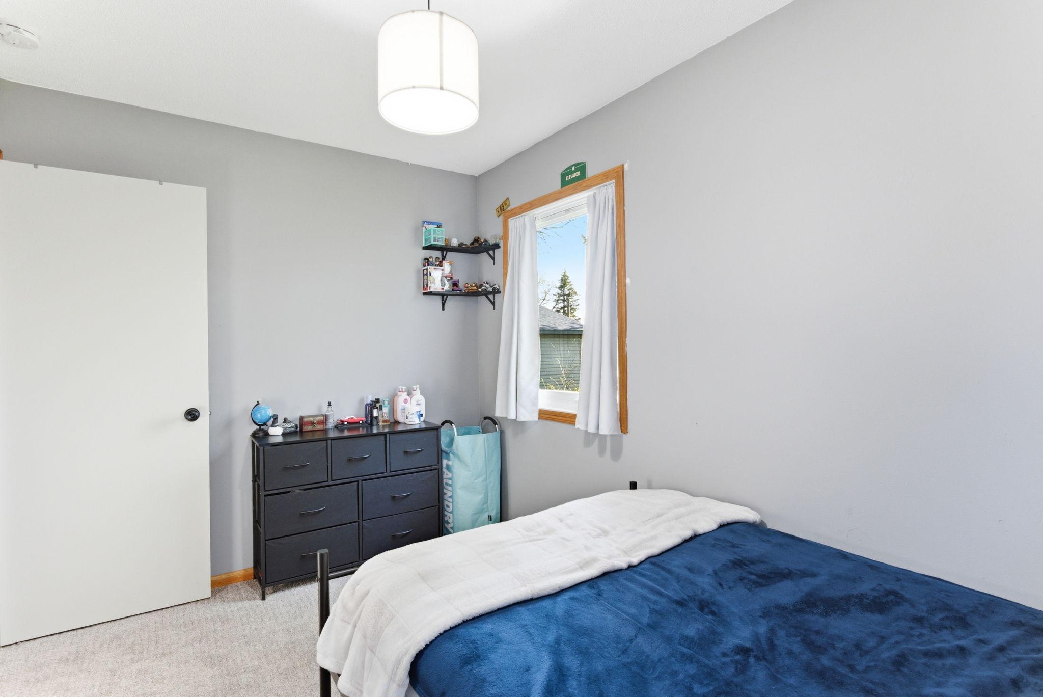 21-web-or-mls-2075-N-Ivy-St-21.jpg