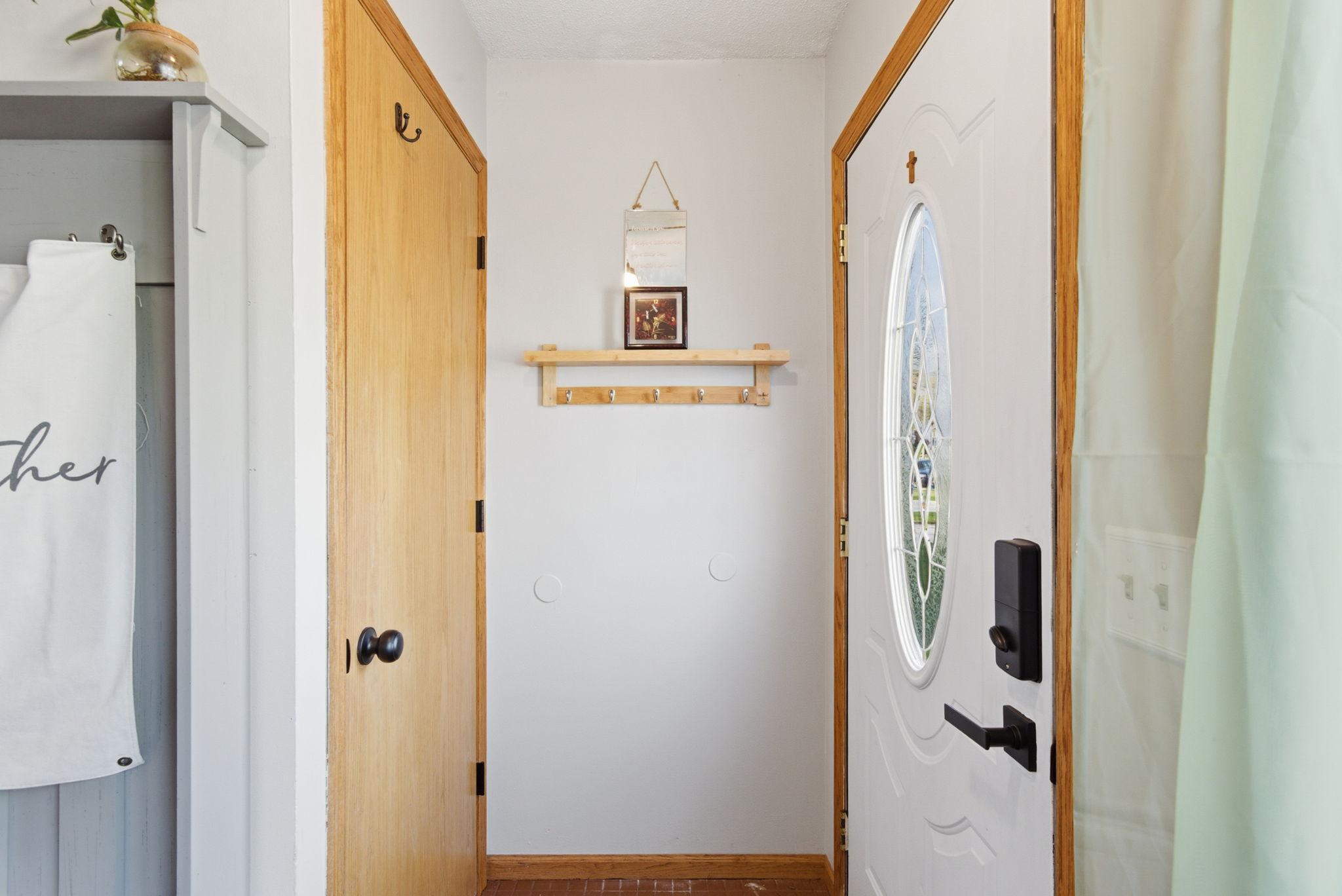 5-web-or-mls-2075-N-Ivy-St-05.jpg