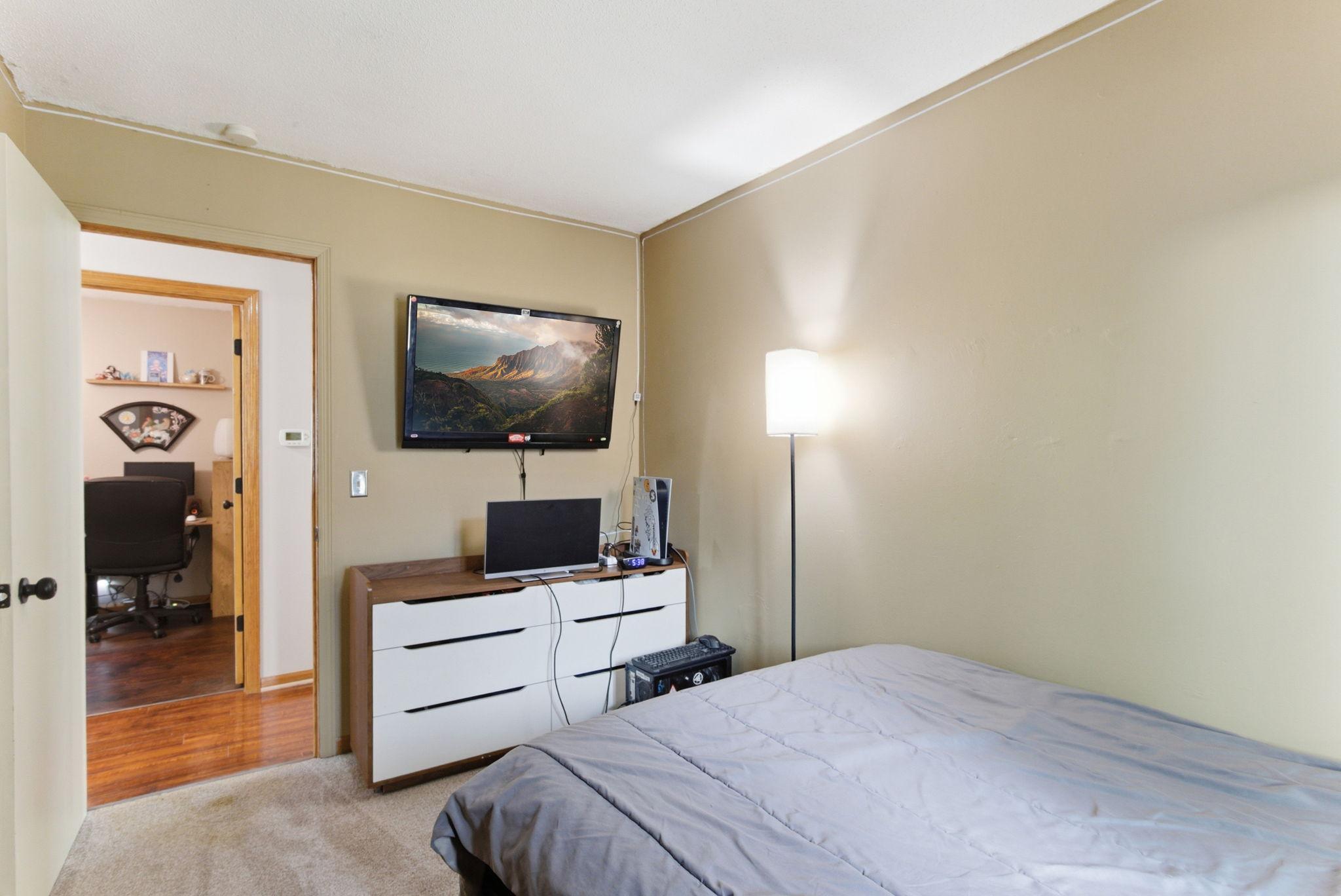 17-web-or-mls-2075-N-Ivy-St-17.jpg