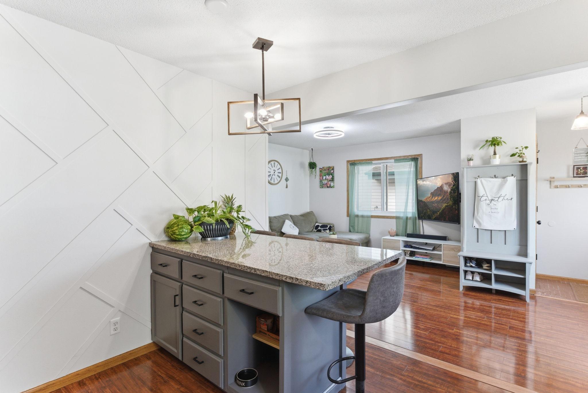 12-web-or-mls-2075-N-Ivy-St-12.jpg