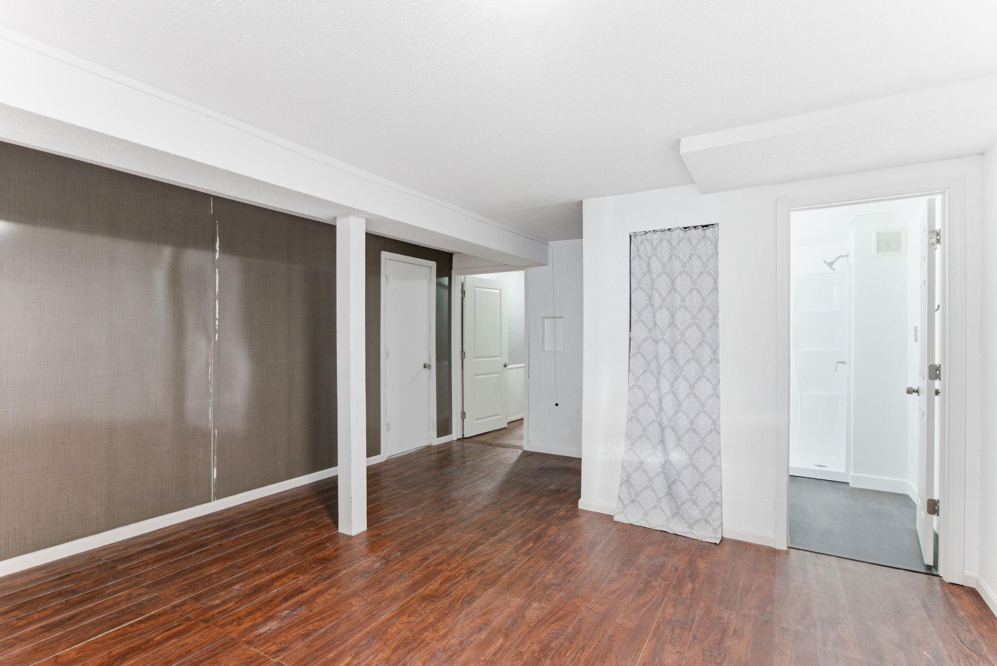 Flex room or potential 5th bedroom with 3/4 bath