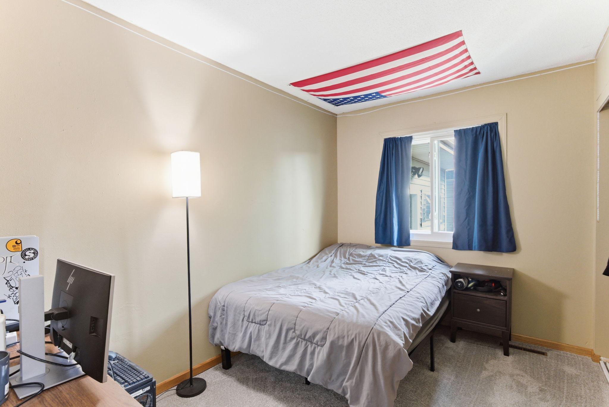 16-web-or-mls-2075-N-Ivy-St-16.jpg
