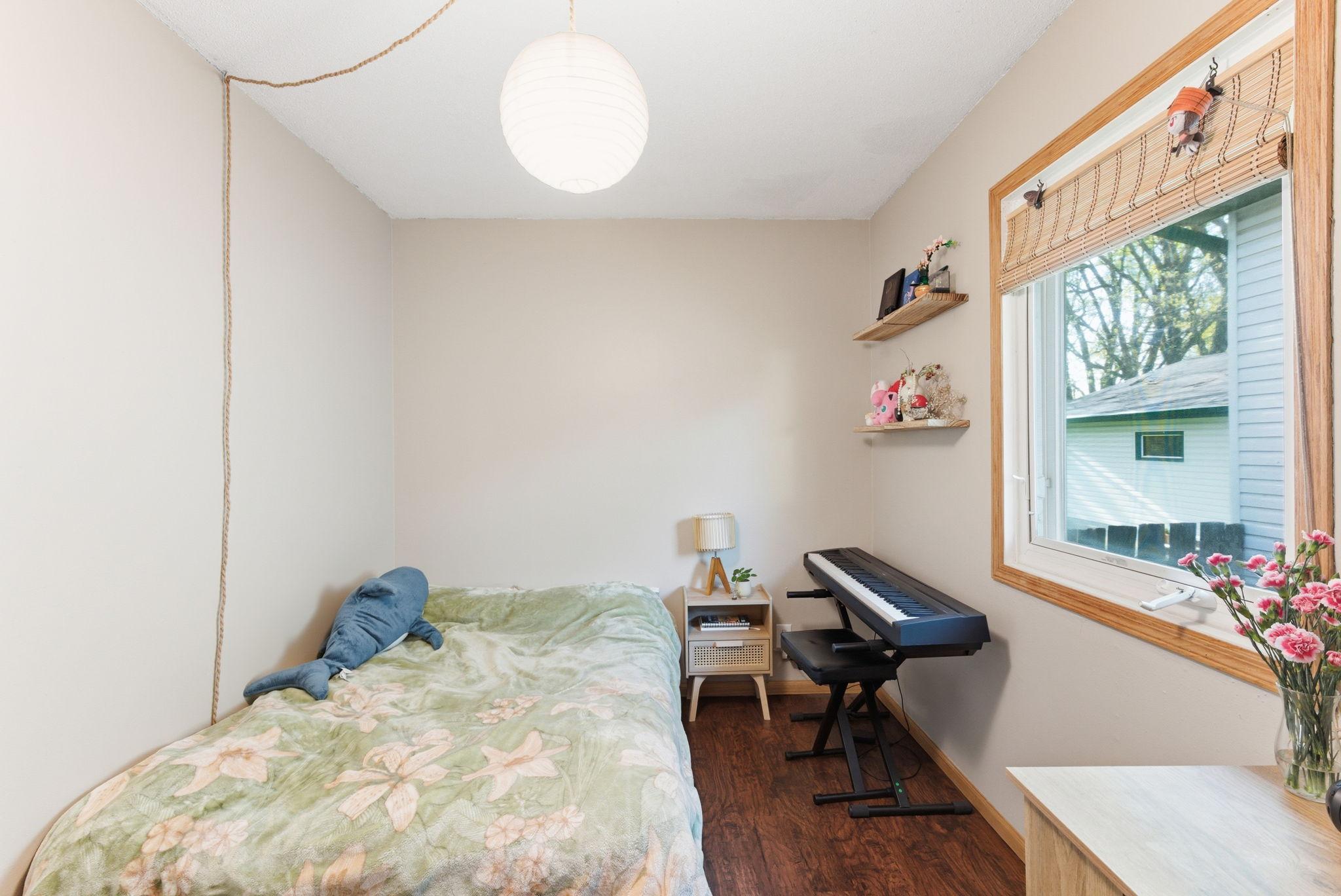 18-web-or-mls-2075-N-Ivy-St-18.jpg