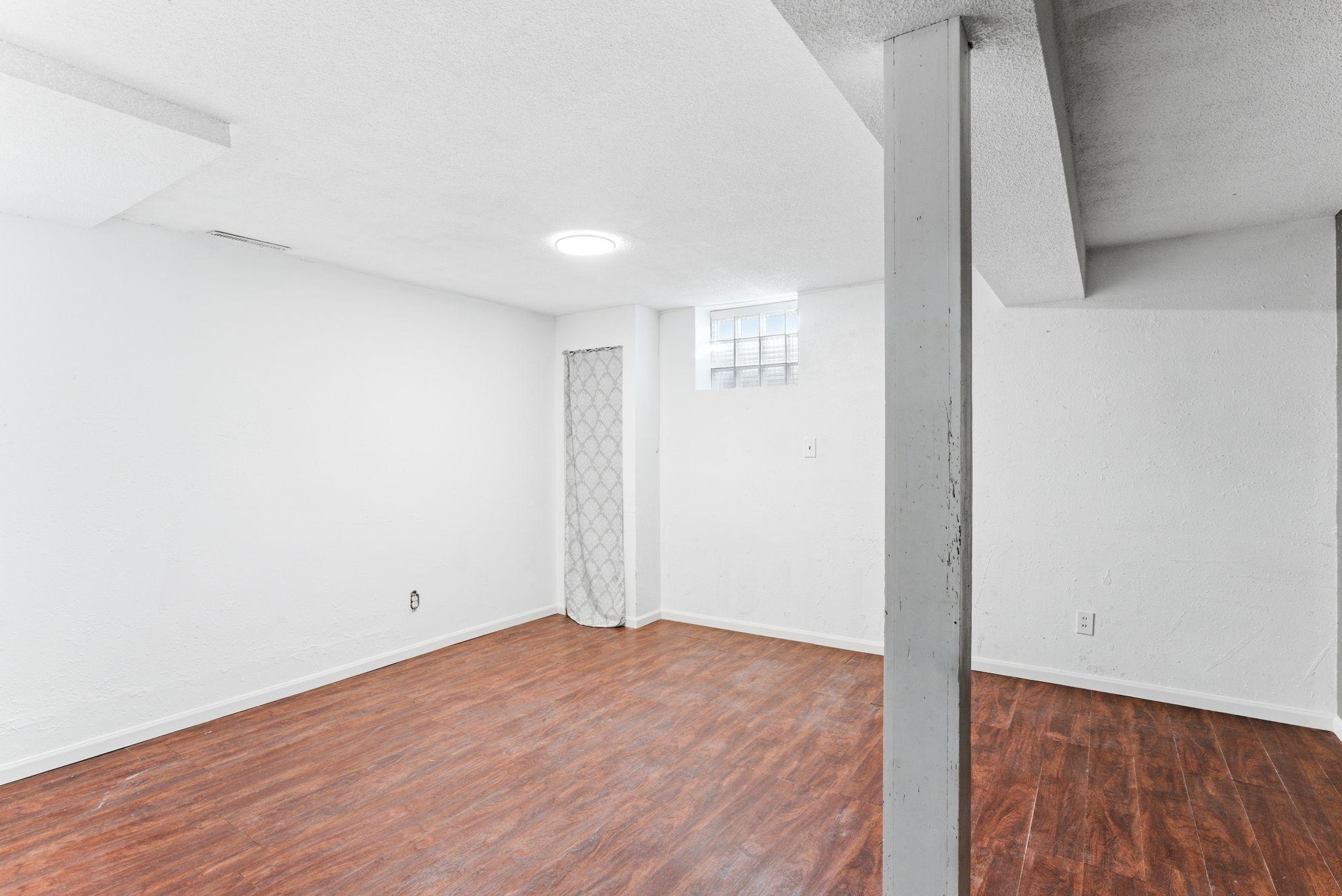 Flex room or potential future 5th bedroom
