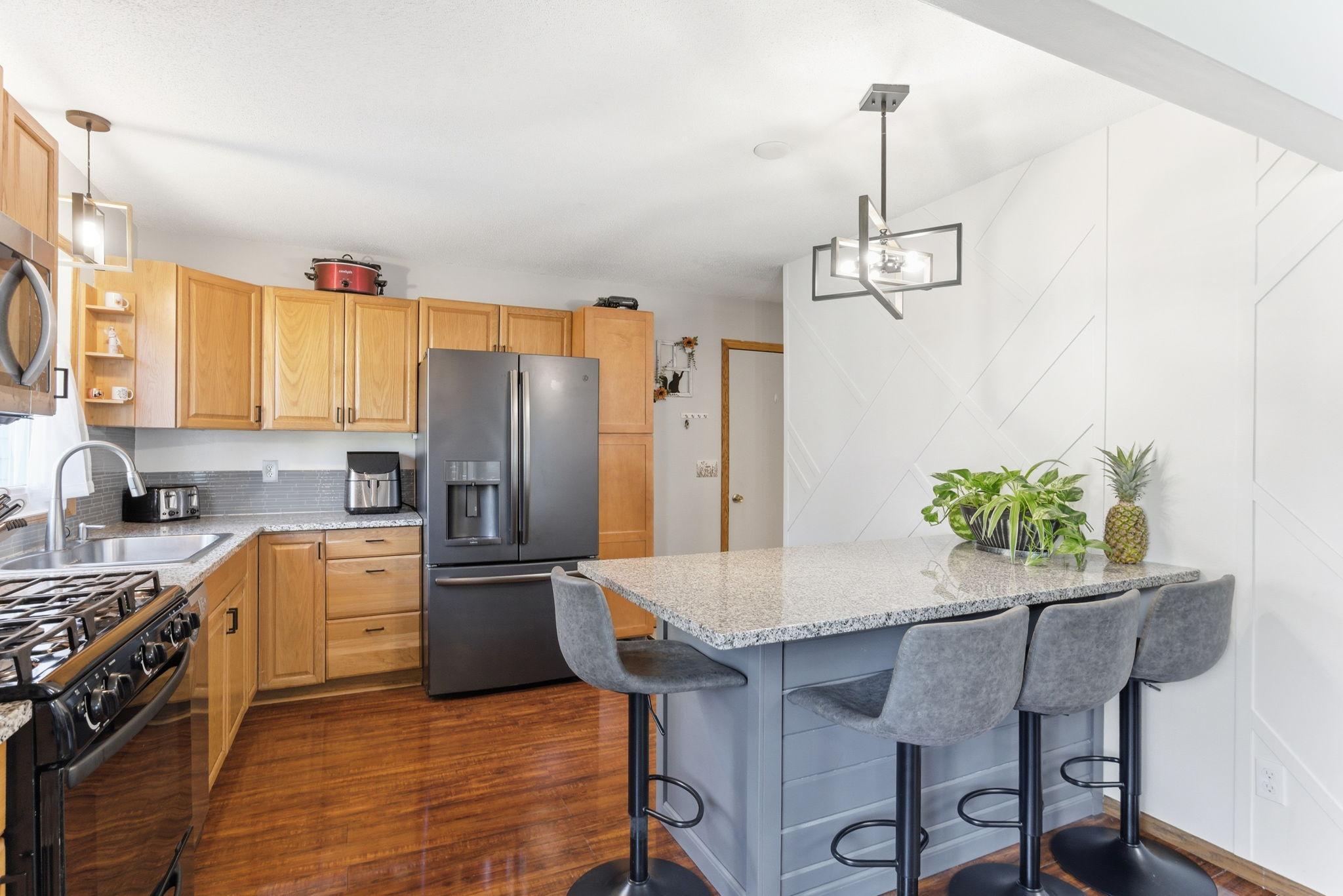 10-web-or-mls-2075-N-Ivy-St-10.jpg