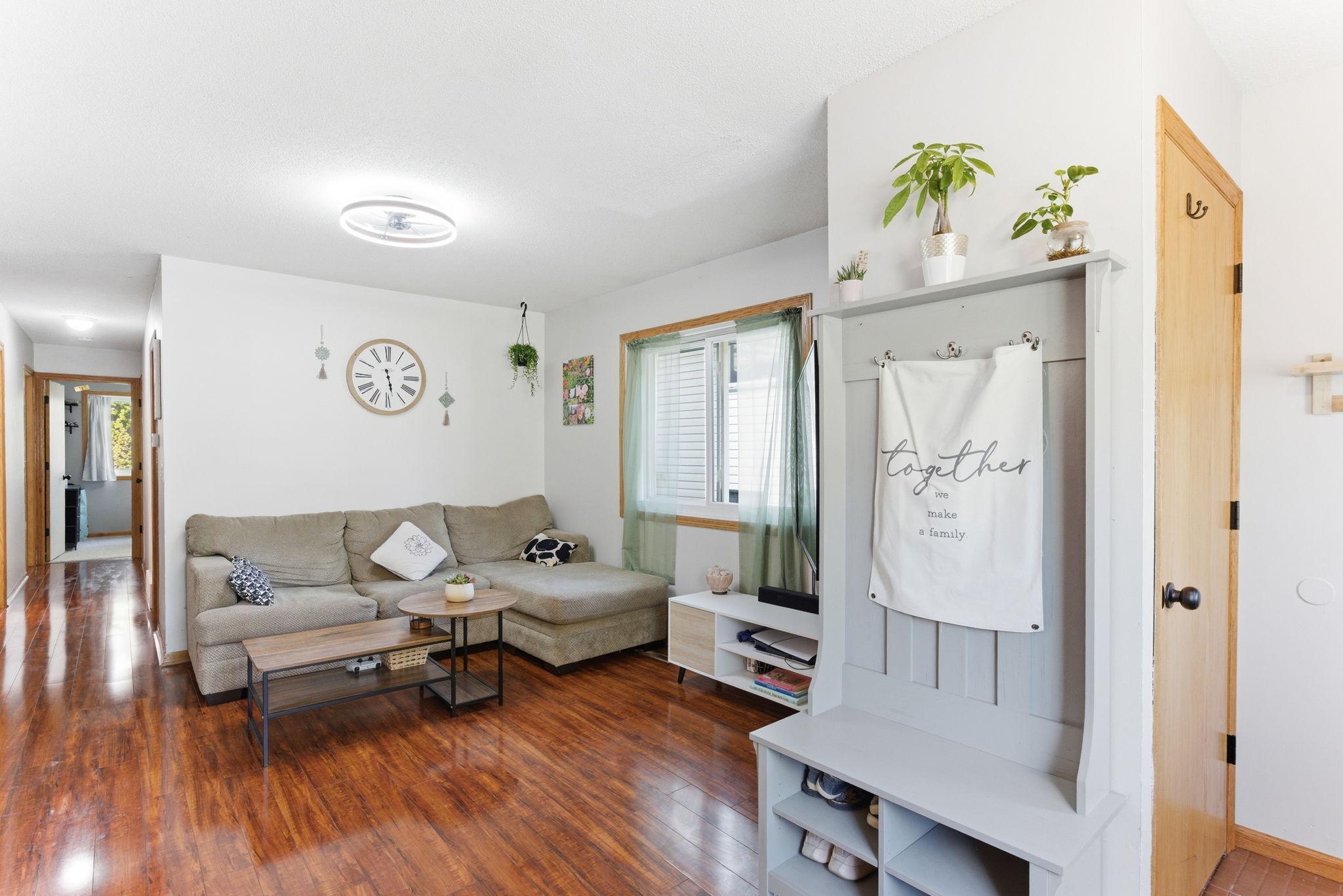 6-web-or-mls-2075-N-Ivy-St-06.jpg