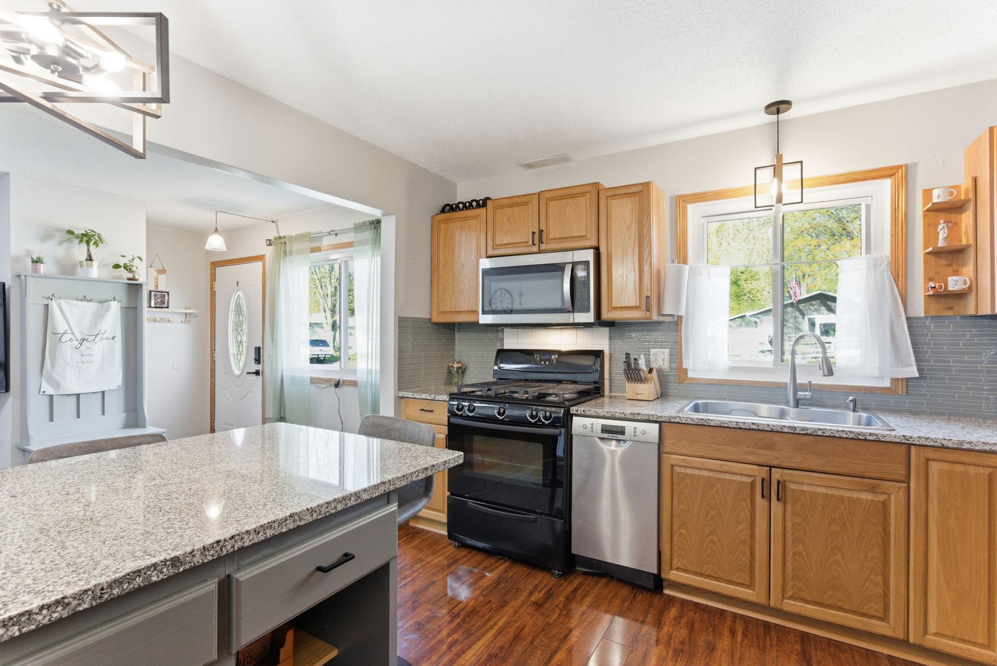 11-web-or-mls-2075-N-Ivy-St-11.jpg