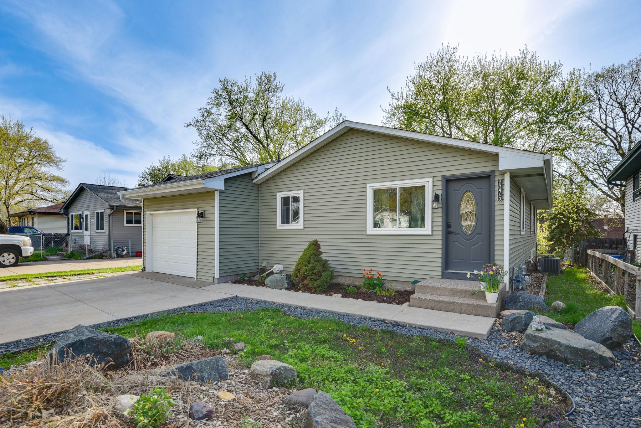 3-web-or-mls-2075-N-Ivy-St-03.jpg