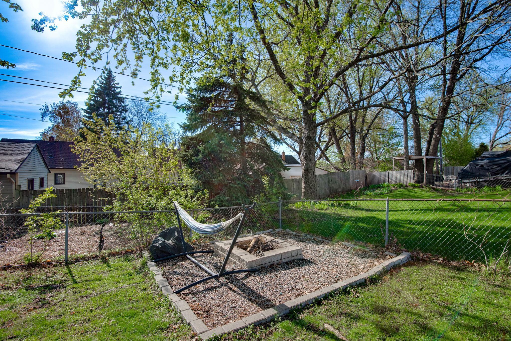 37-web-or-mls-2075-N-Ivy-St-37.jpg