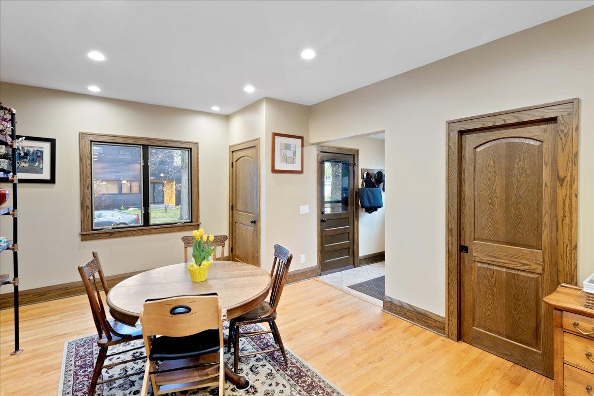 Informal eat in ktichen