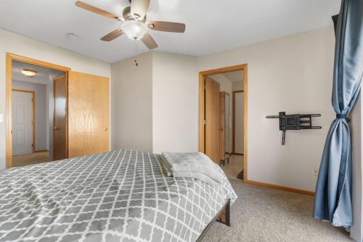 4052 Blakewood Drive, Shakopee, MN 55379