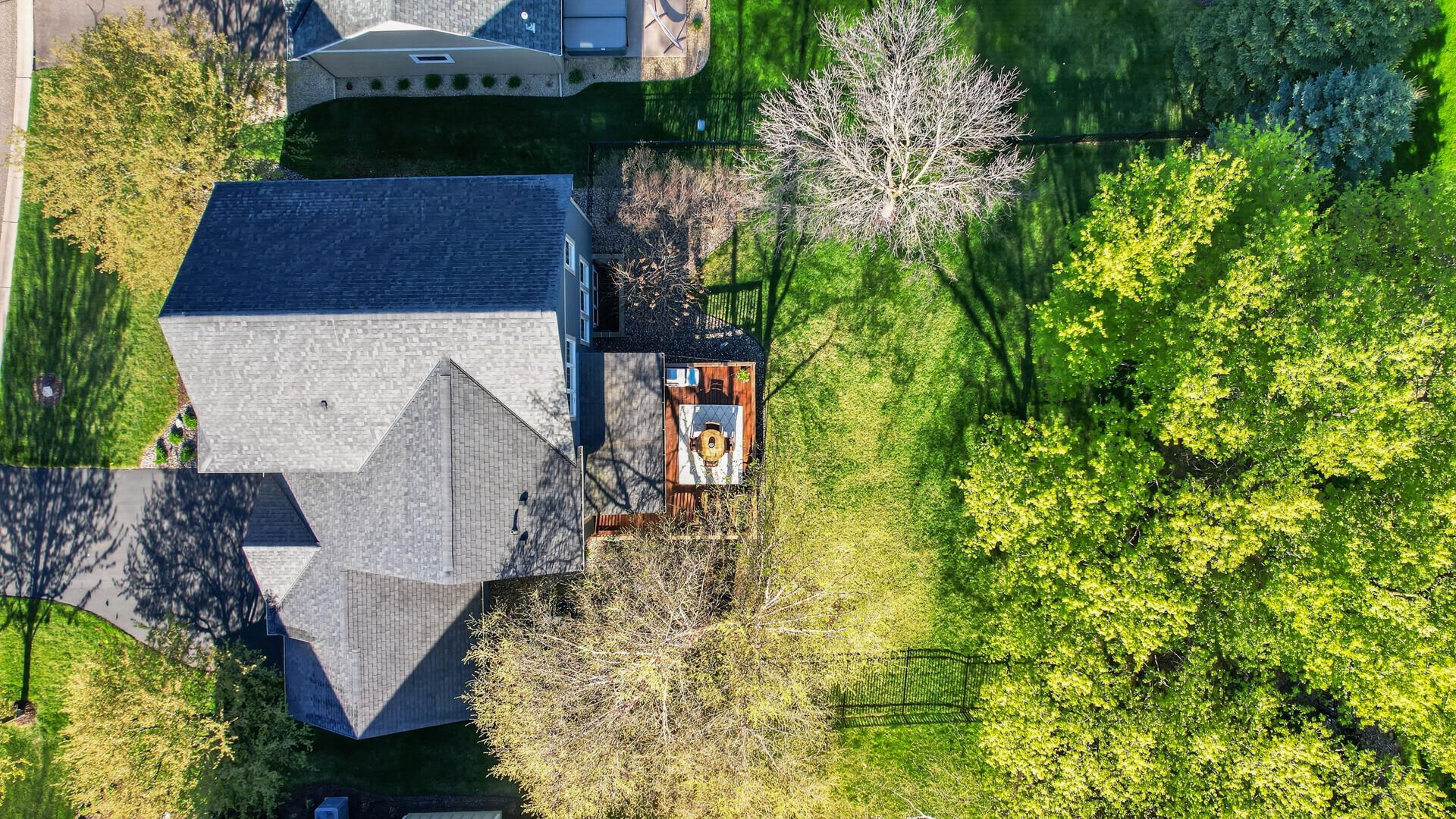 Look at the yard/privacy!