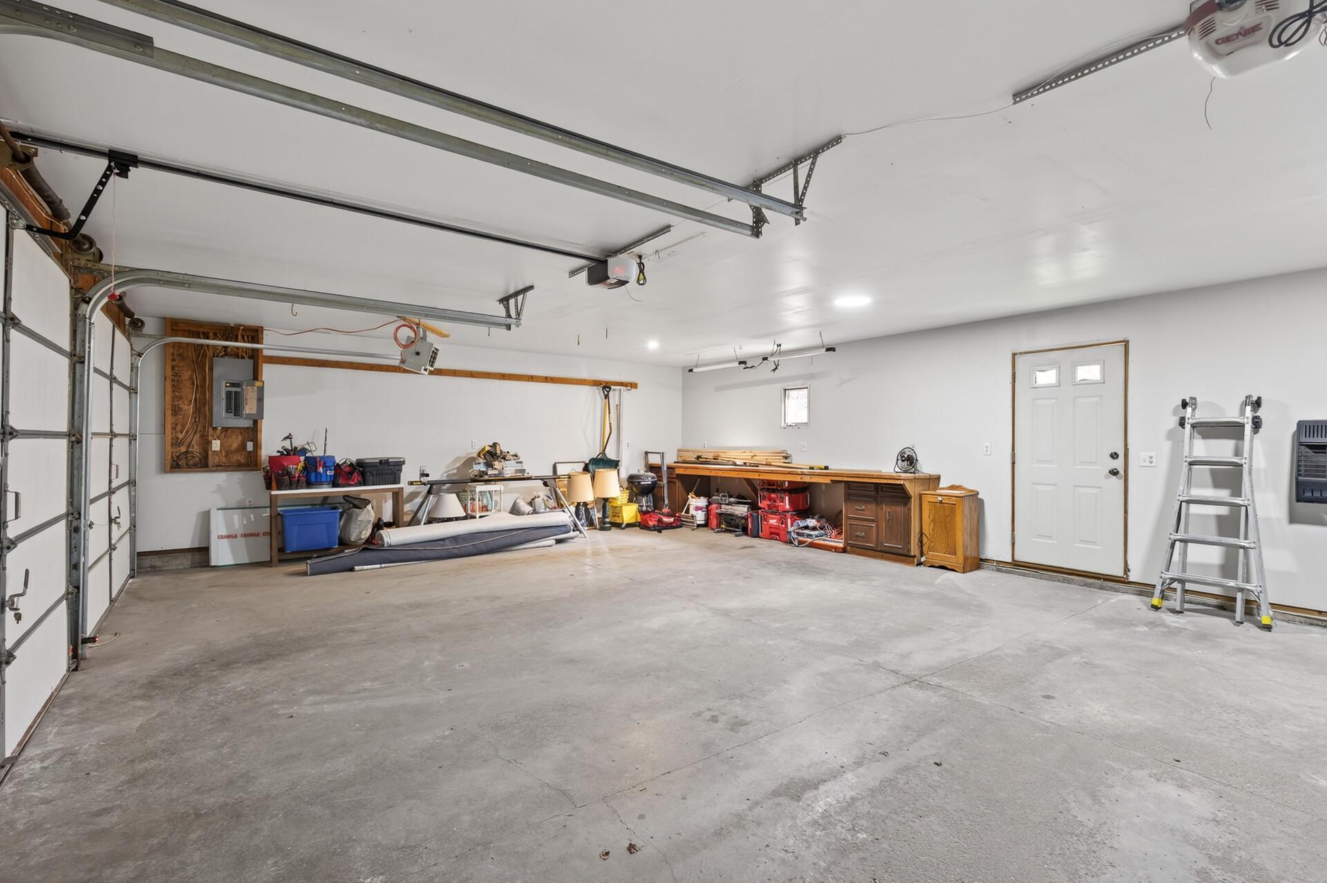 3 Car Garage w door to the backyard area & patio