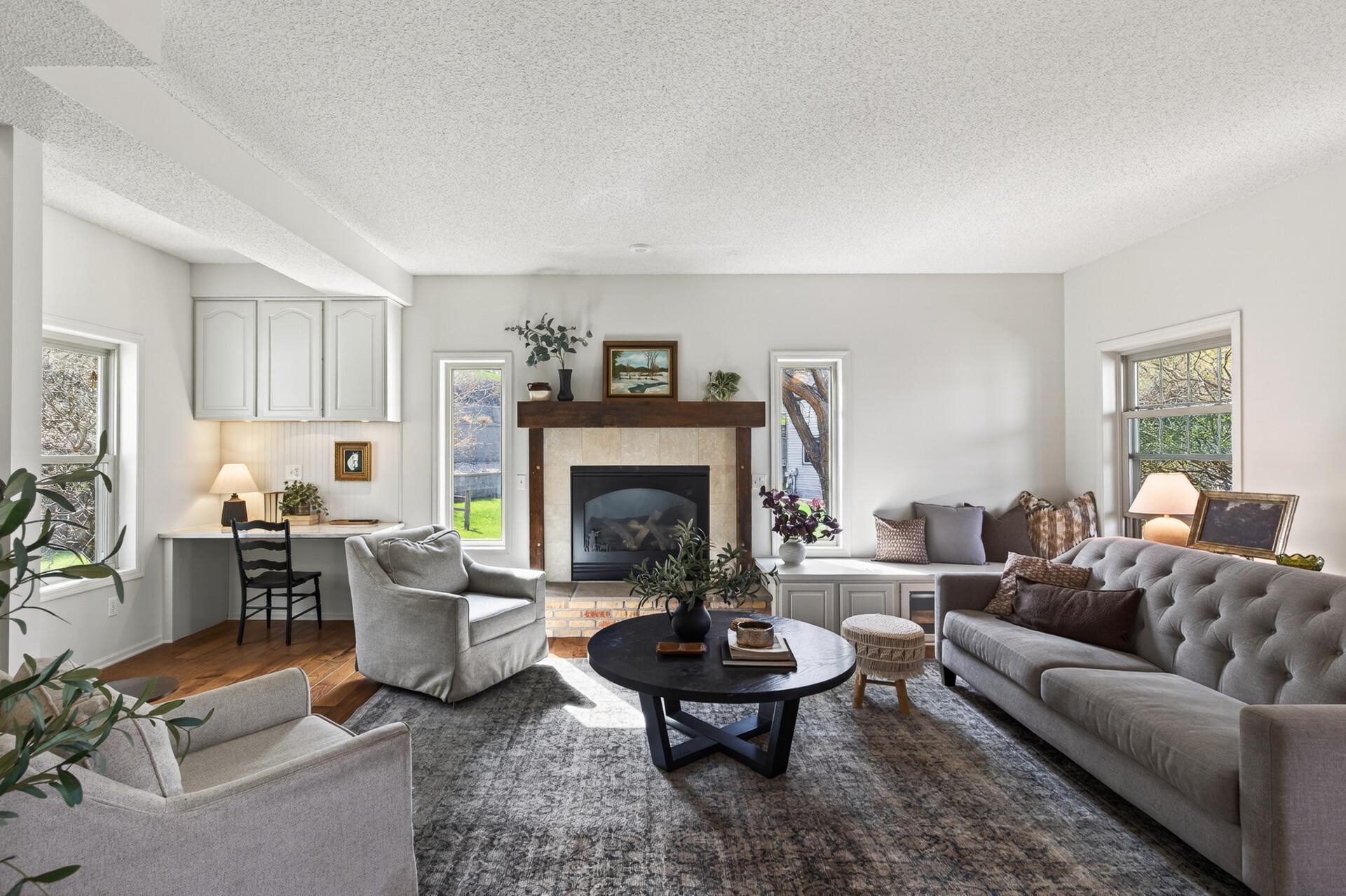 LR Gas Fireplace, Desk area, storage bench, lots of windows