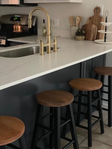 Gold faucet with quartz counter for seating