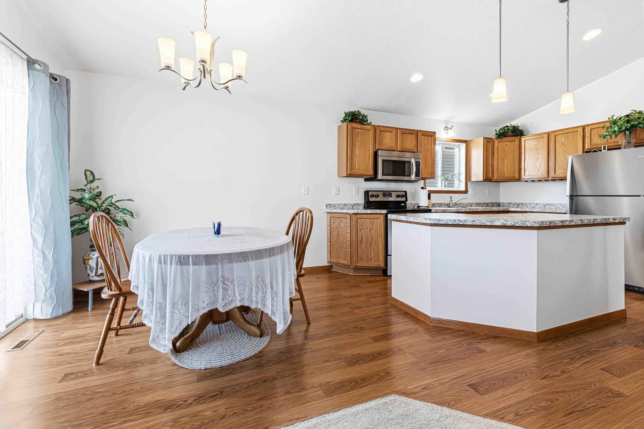 Dining to Kitchen