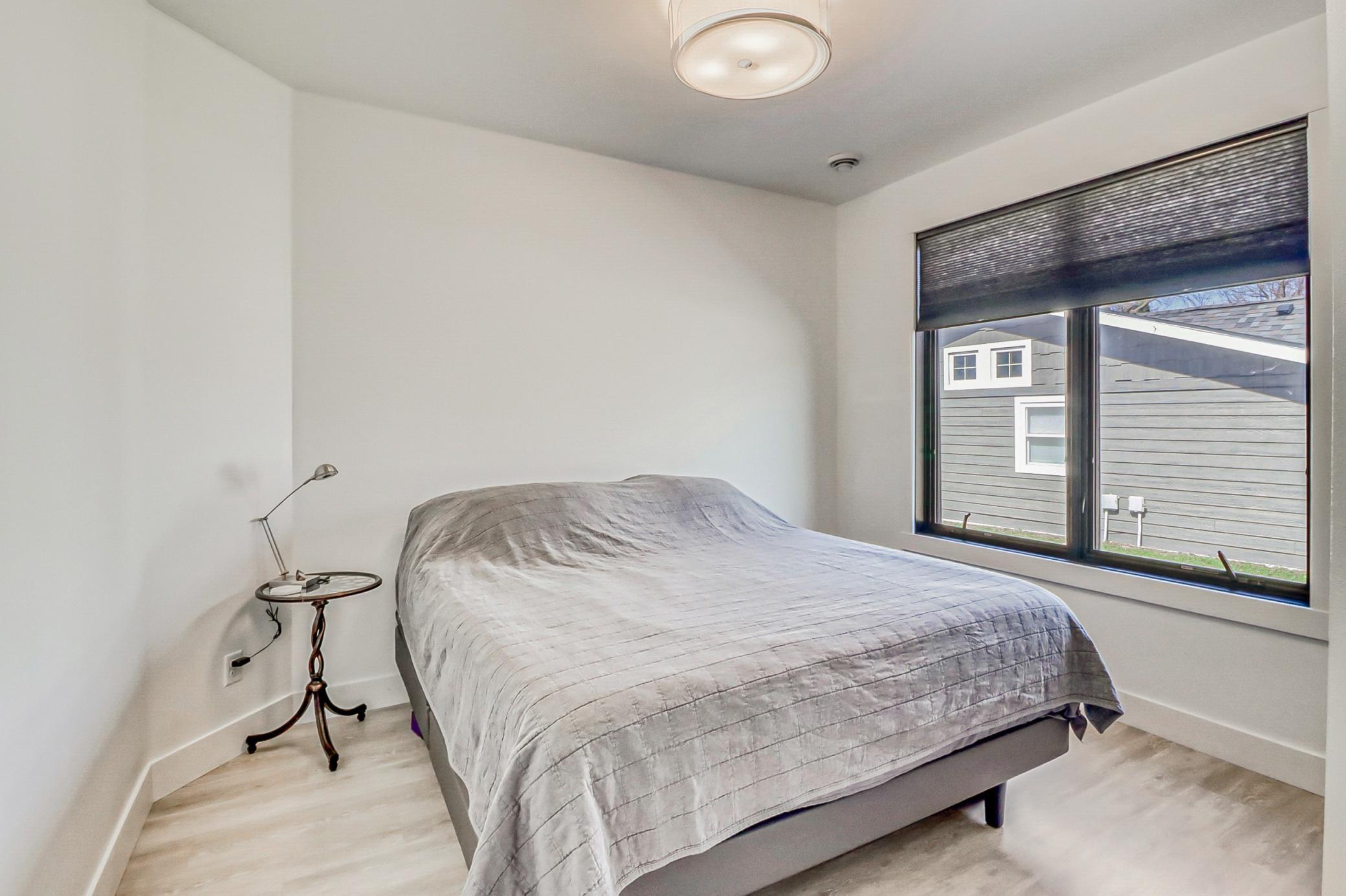 Bedroom1_1.jpg