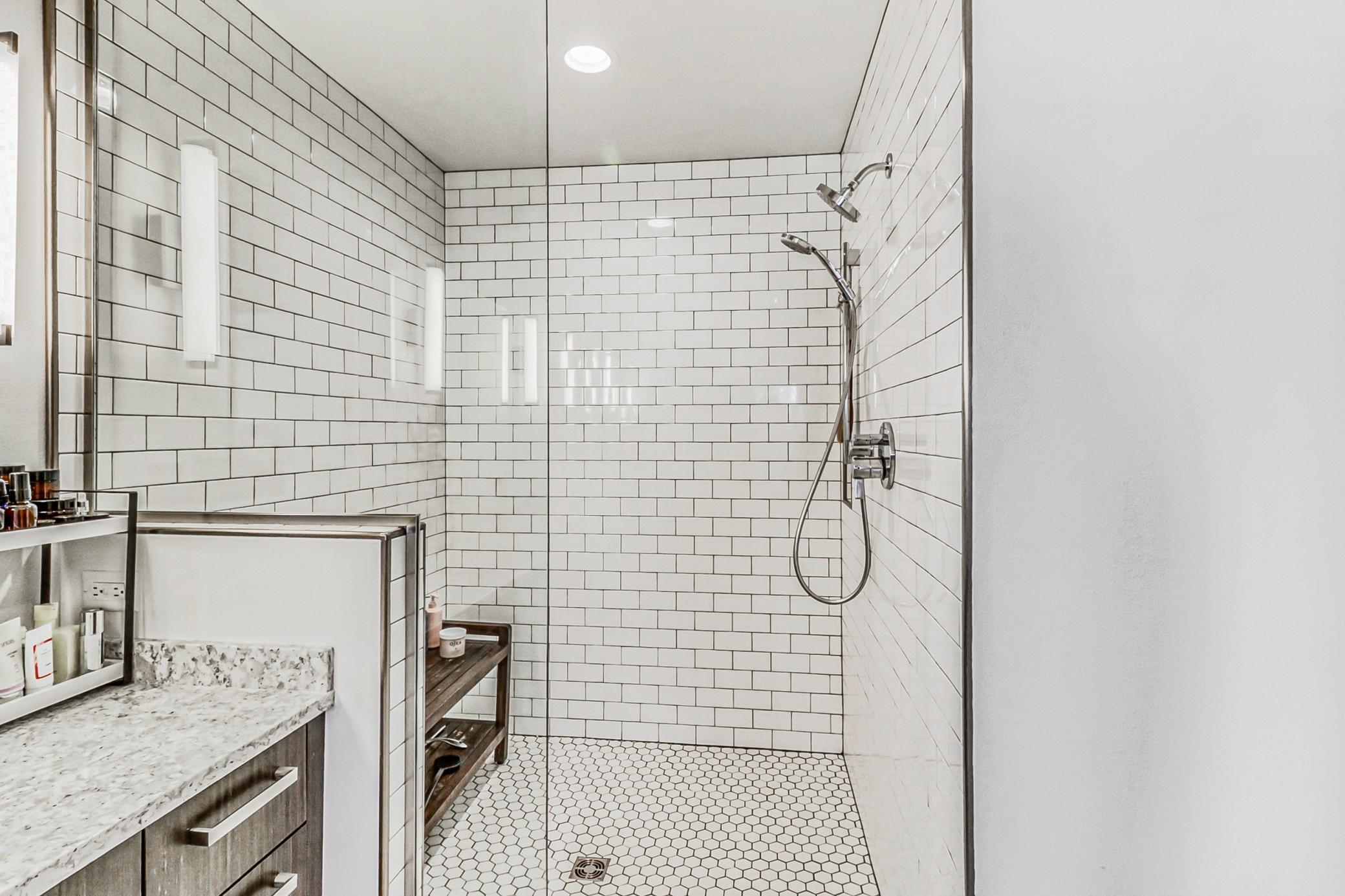 Primary Bathroom1_4.jpg