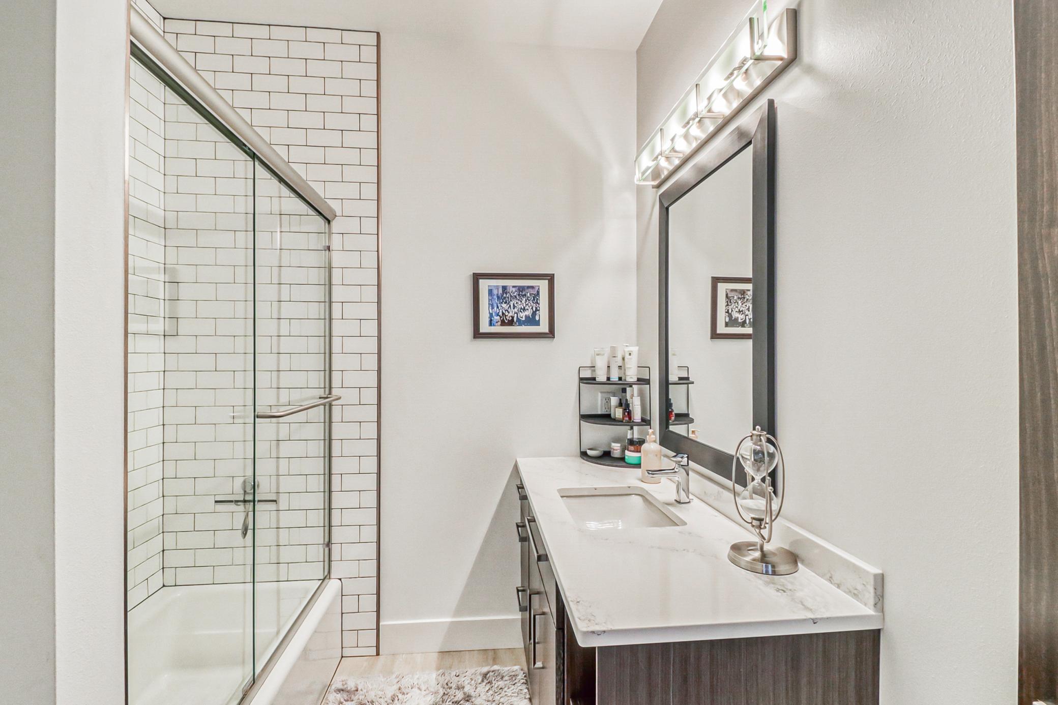 Bathroom1_1.jpg