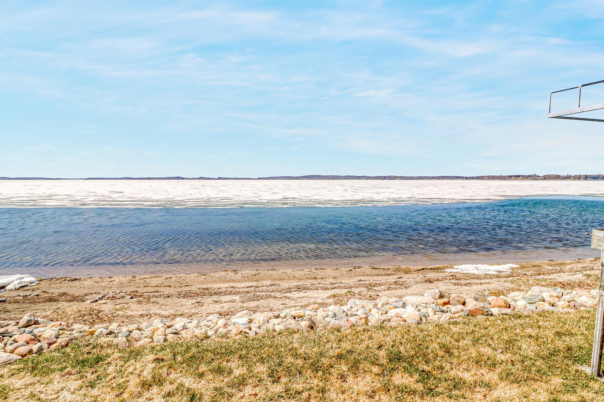 Lake1_1.jpg