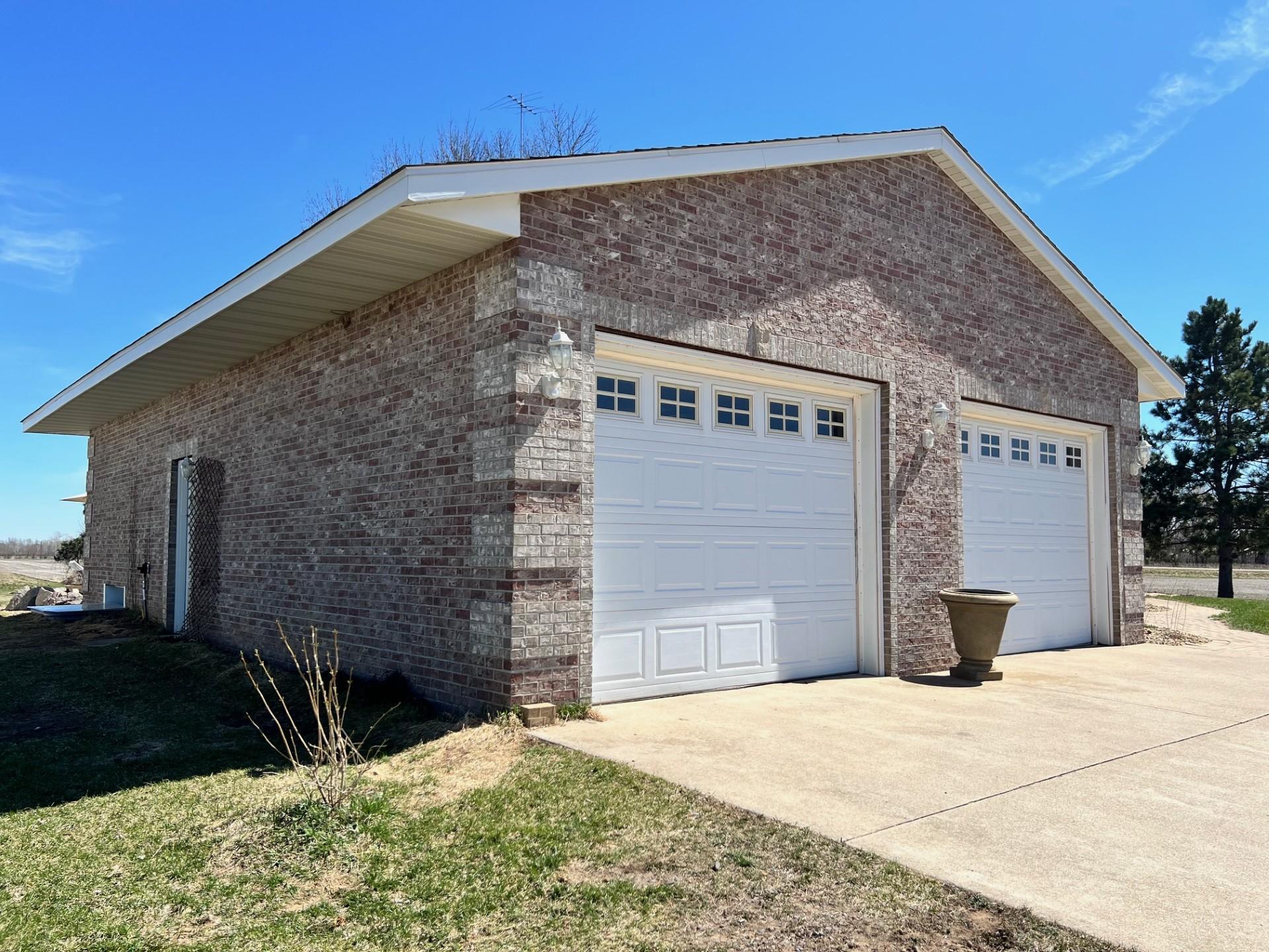 Garage 28' x 28' attached