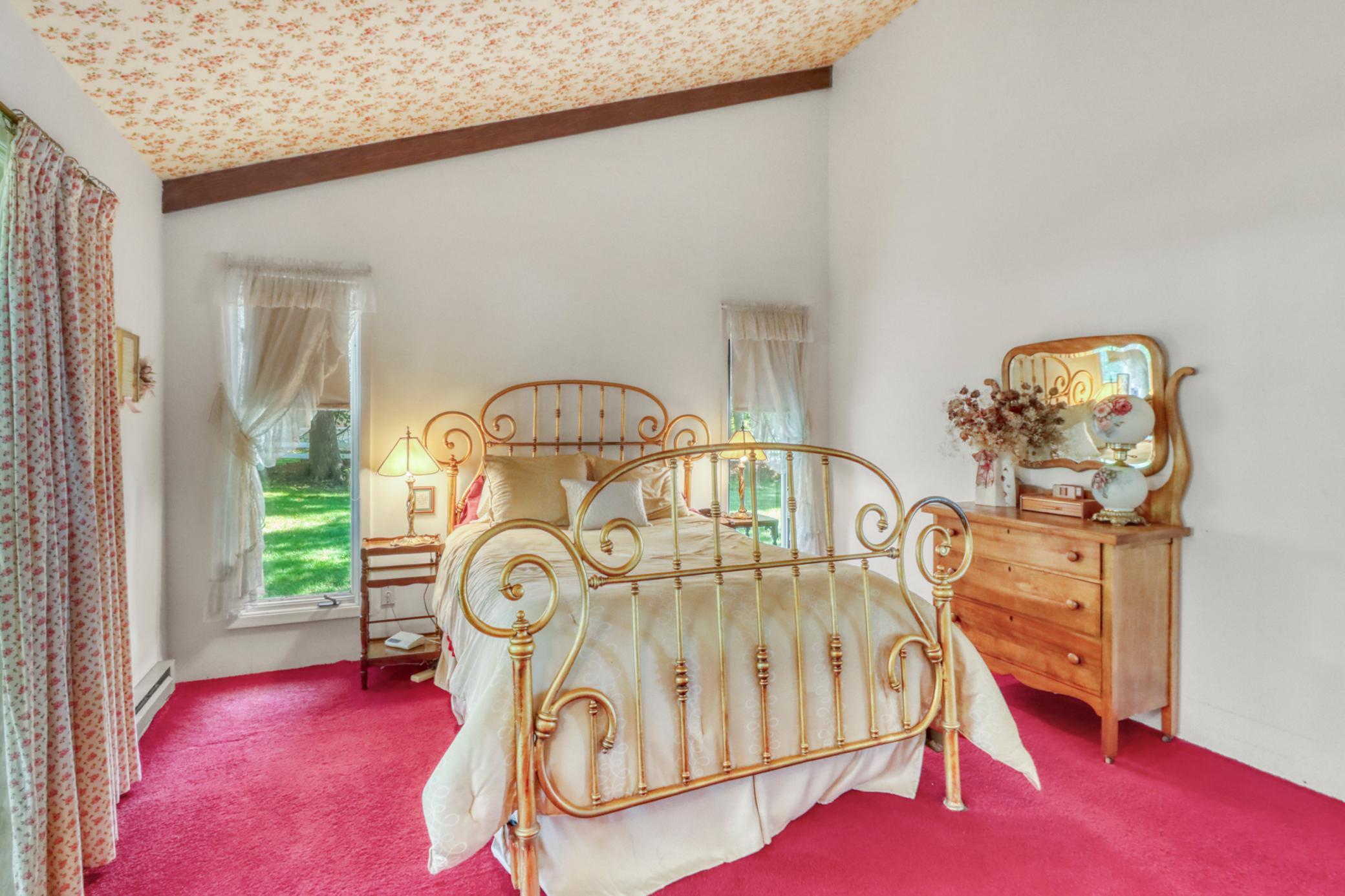 Bedroom3_1.JPG