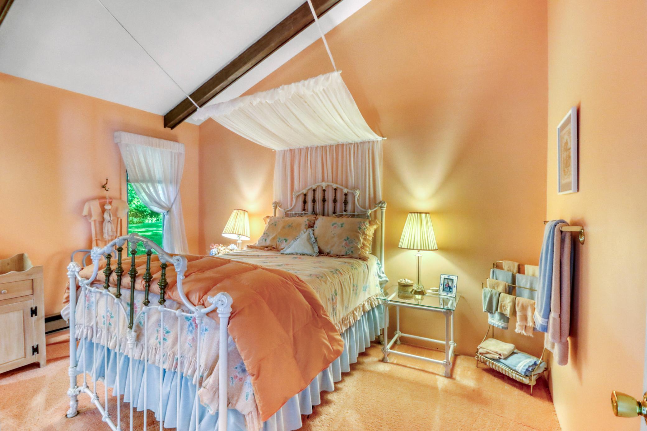 Bedroom4_0.JPG
