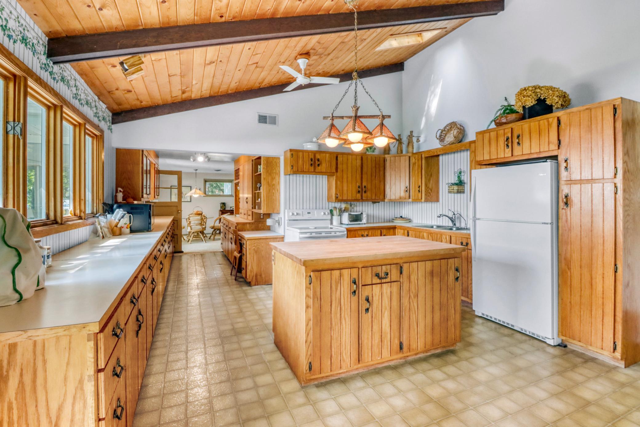 Kitchen1_2.JPG