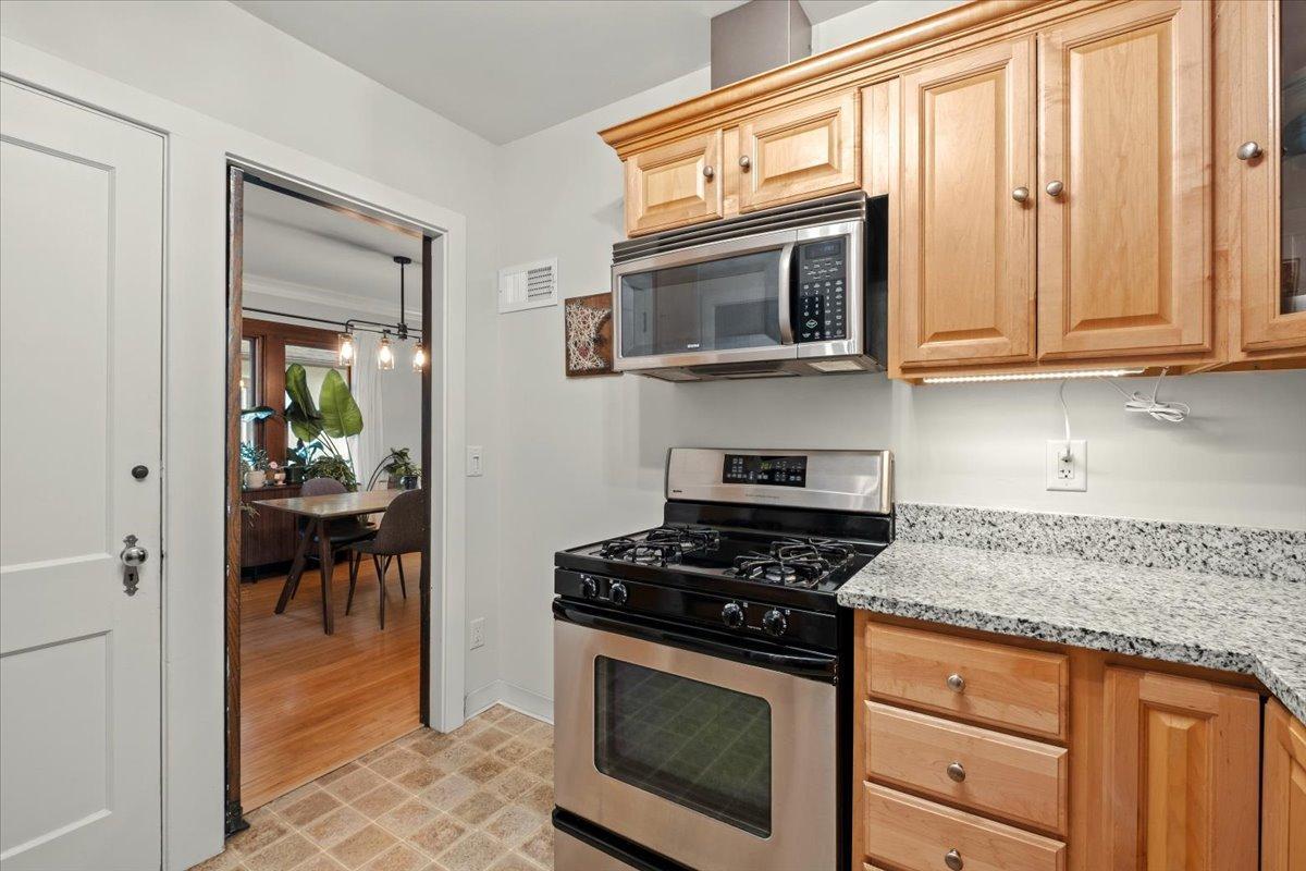 11-2545 Brighton Ave NE-0011.jpg