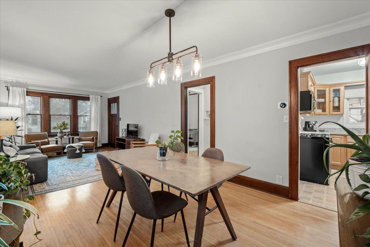 08-2545 Brighton Ave NE-0008.jpg