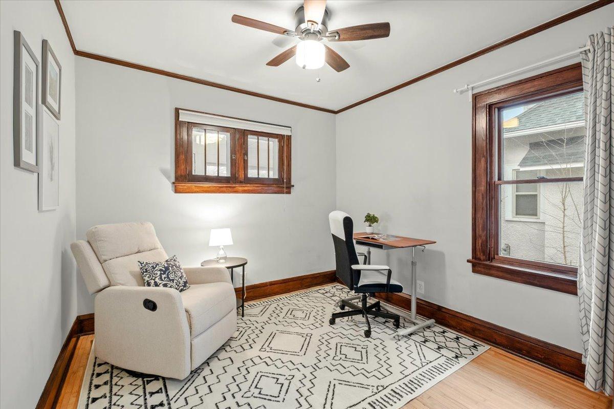 19-2545 Brighton Ave NE-0019.jpg