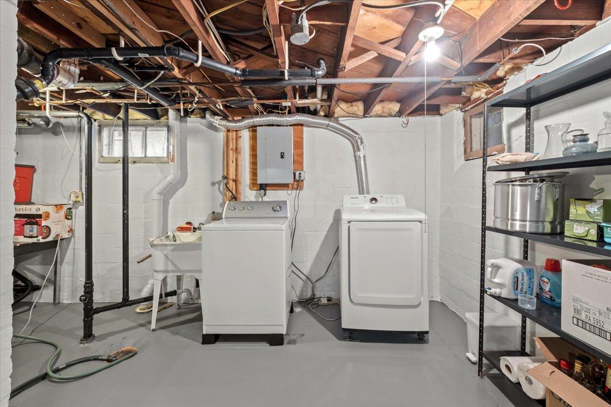 21-2545 Brighton Ave NE-0021.jpg