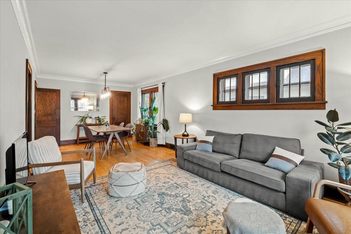 04-2545 Brighton Ave NE-0004.jpg