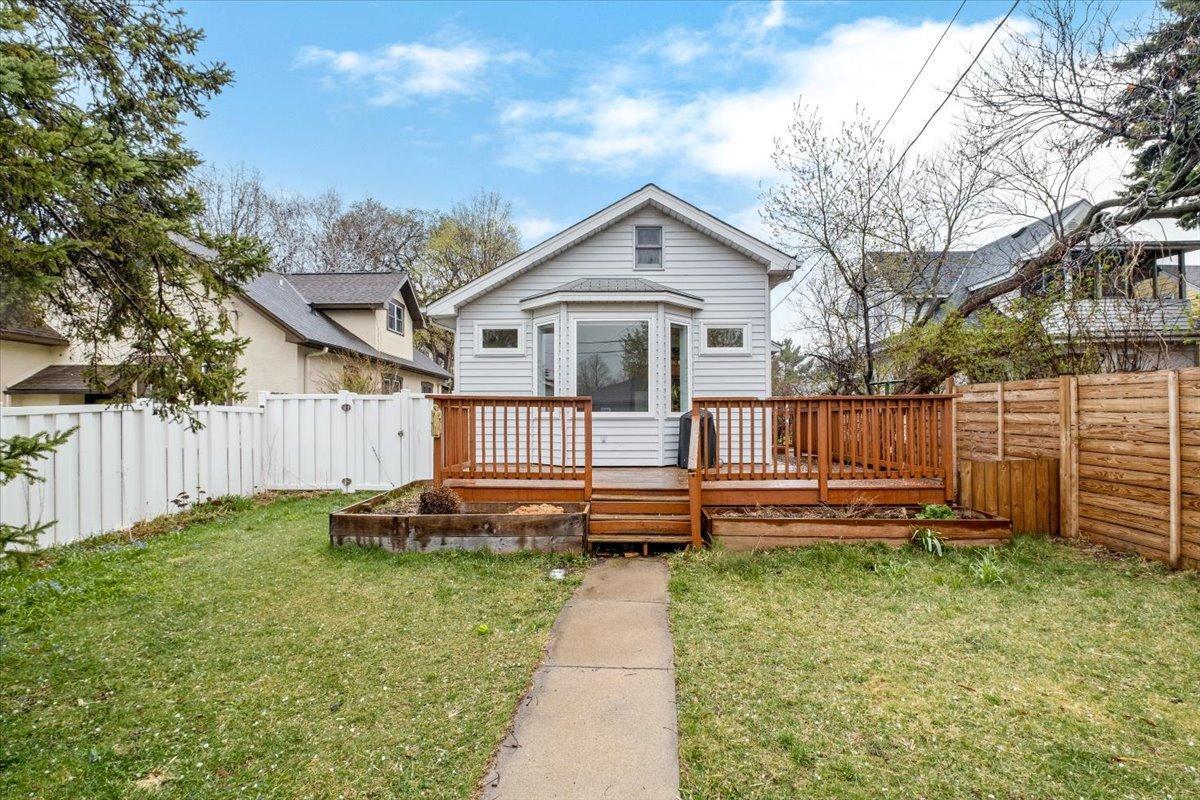 24-2545 Brighton Ave NE-0024.jpg