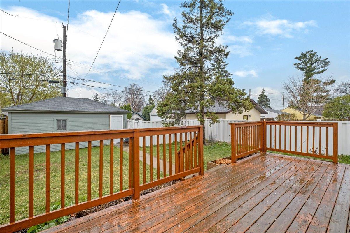 23-2545 Brighton Ave NE-0023.jpg