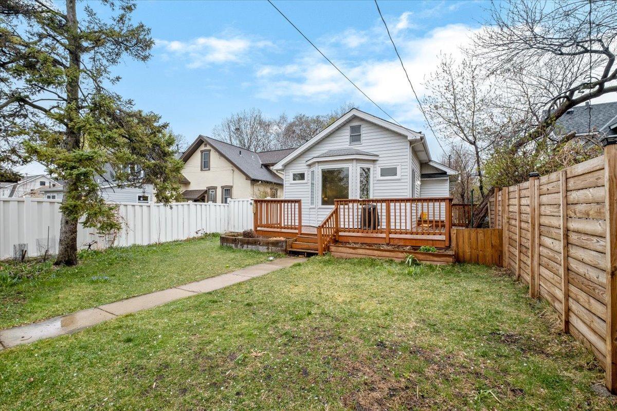 25-2545 Brighton Ave NE-0025.jpg