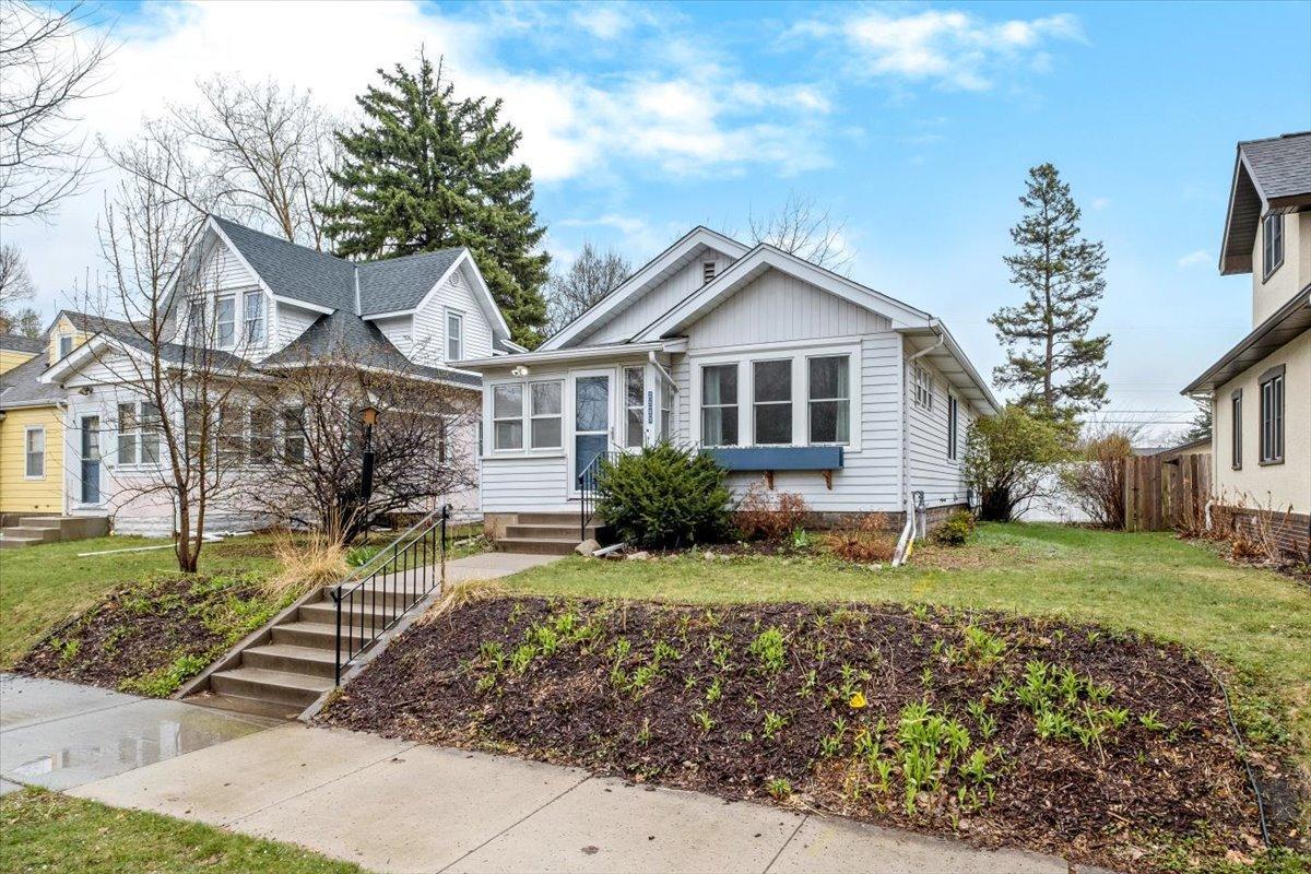 03-2545 Brighton Ave NE-0003.jpg